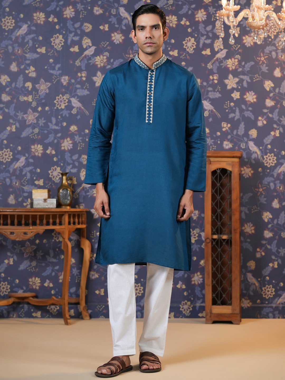 

House of Pataudi Mandarin Collar Straight Kurta, Blue