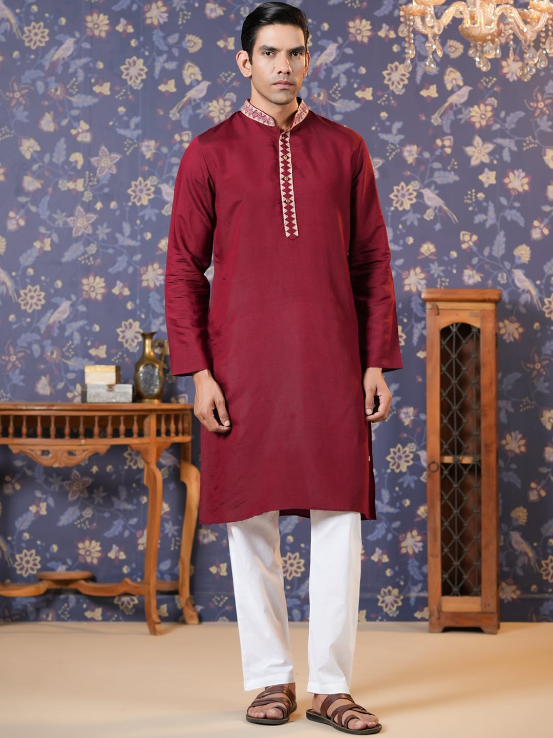 

House of Pataudi Mandarin Collar Jacquard Thread Work Liva Kurta, Maroon