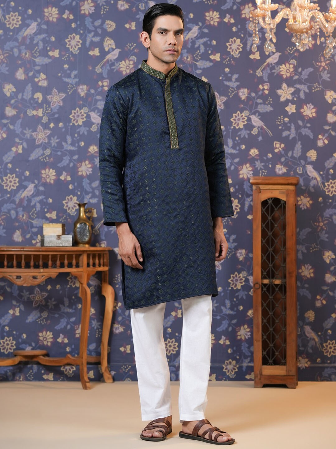 

House of Pataudi Ethnic Motifs Embroidered Mandarin Collar Thread Work Liva Straight Kurta, Navy blue