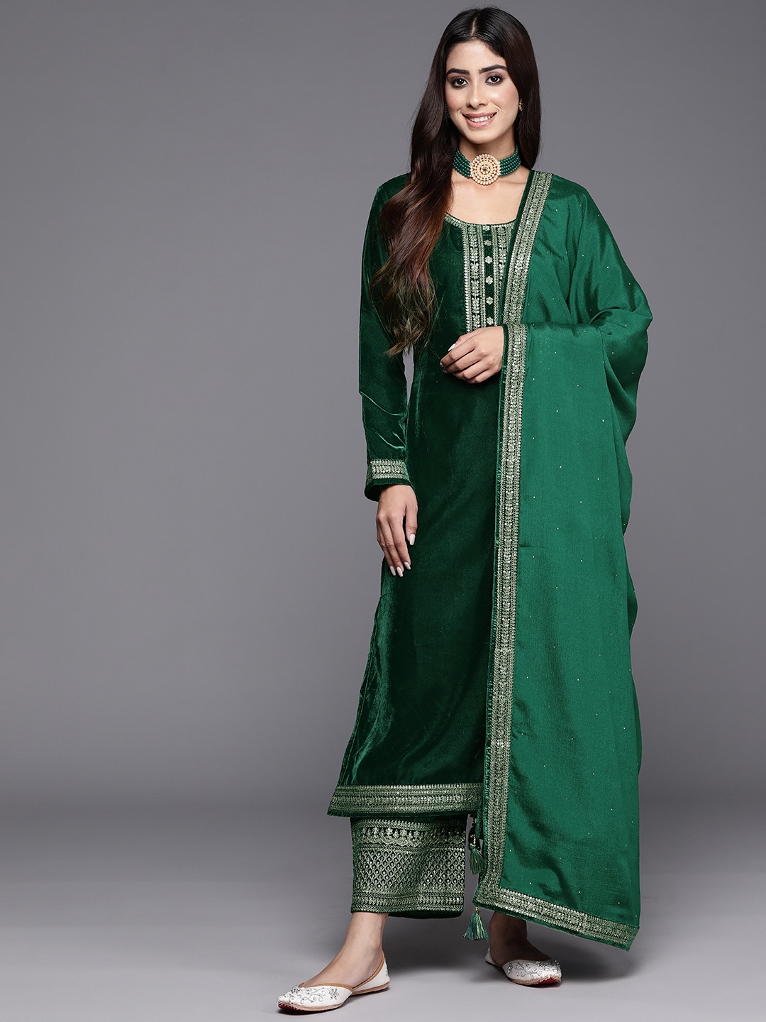 

Libas Floral Embroidered Regular Sequinned Velvet Kurta with Palazzos & Dupatta, Green
