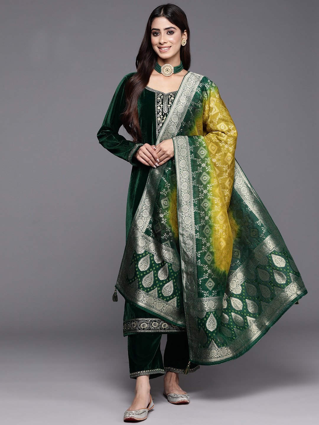 

Libas Floral Embroidered Brocade Regular Sequinned Velvet Kurta with Trousers & Dupatta, Green