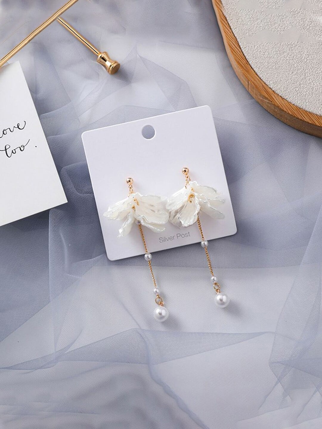 

DressBerry White Gold-Plated Contemporary Drop Earrings