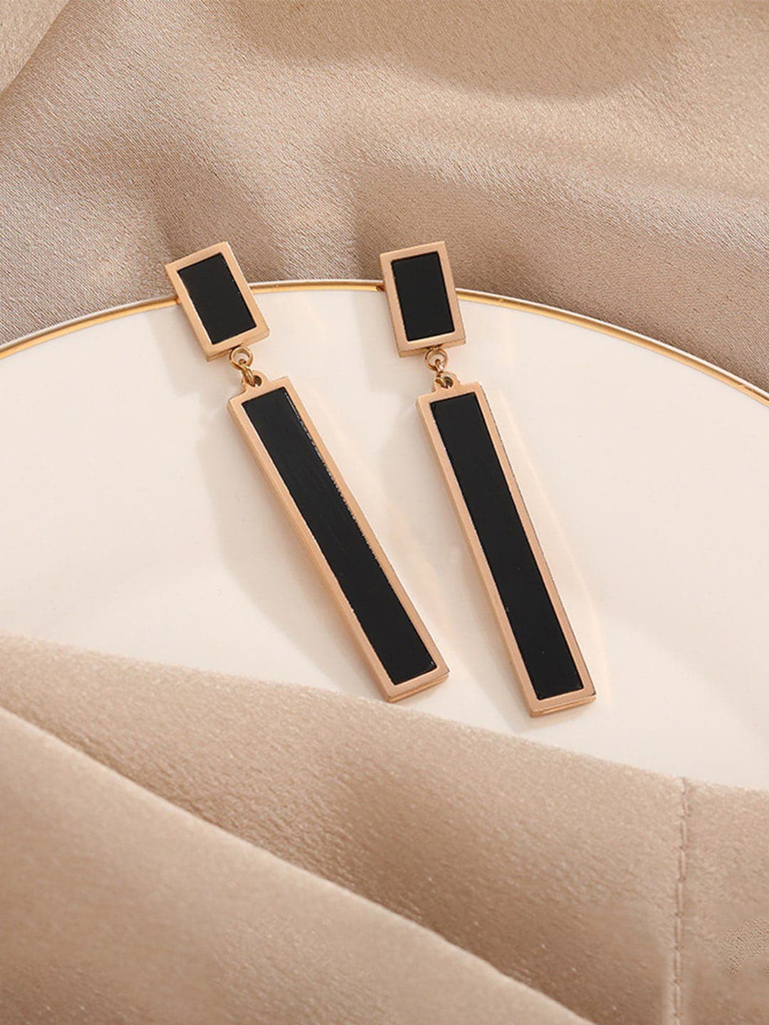 

DressBerry Rose Gold-Toned Rose Gold-Plated Geometric Stainless Steel Drop Earrings