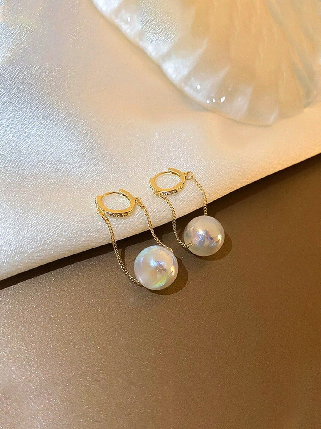 

DressBerry Gold-Plated Contemporary Drop Earrings