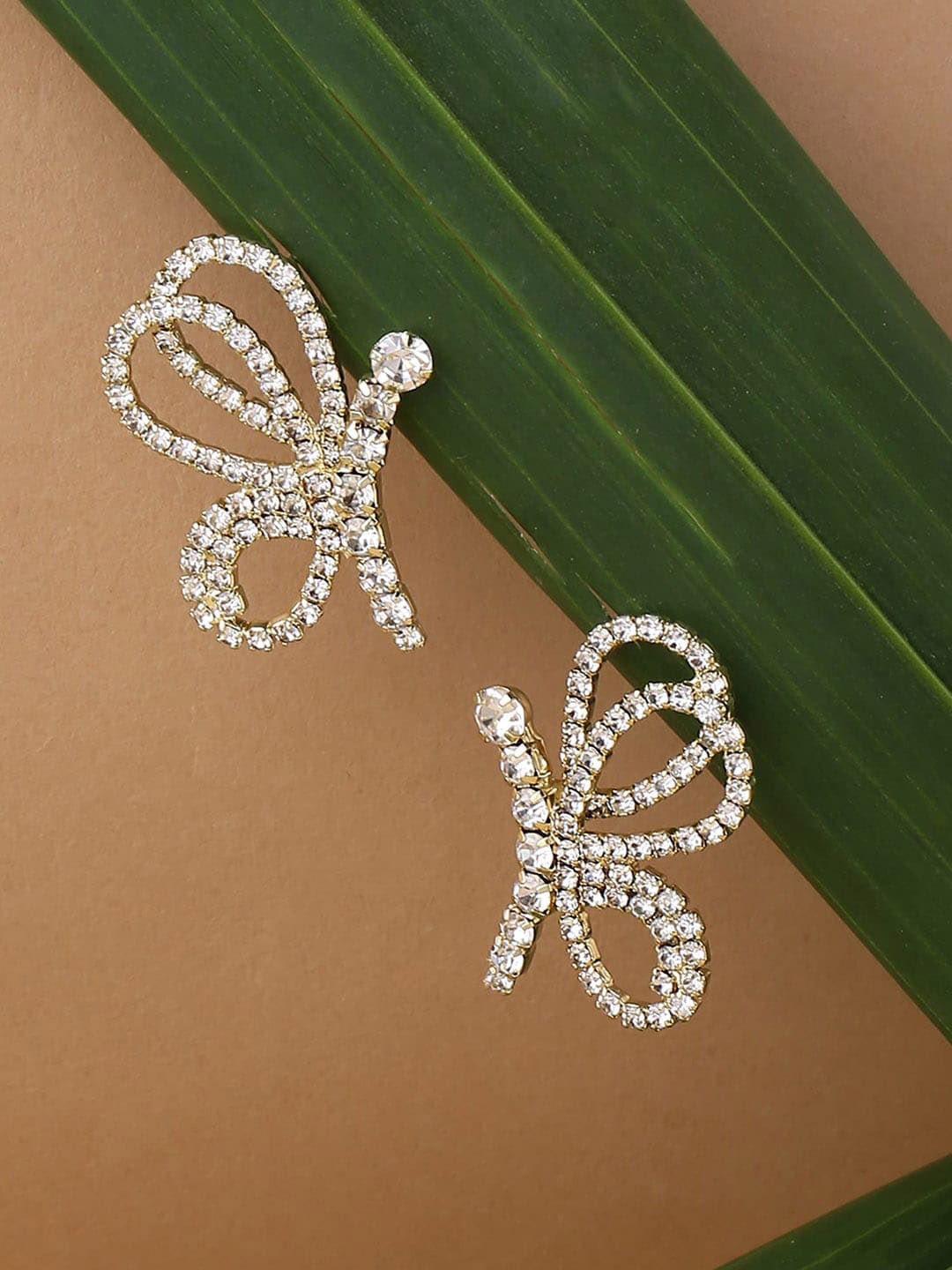 

DressBerry Gold-Plated Contemporary Drop Earrings