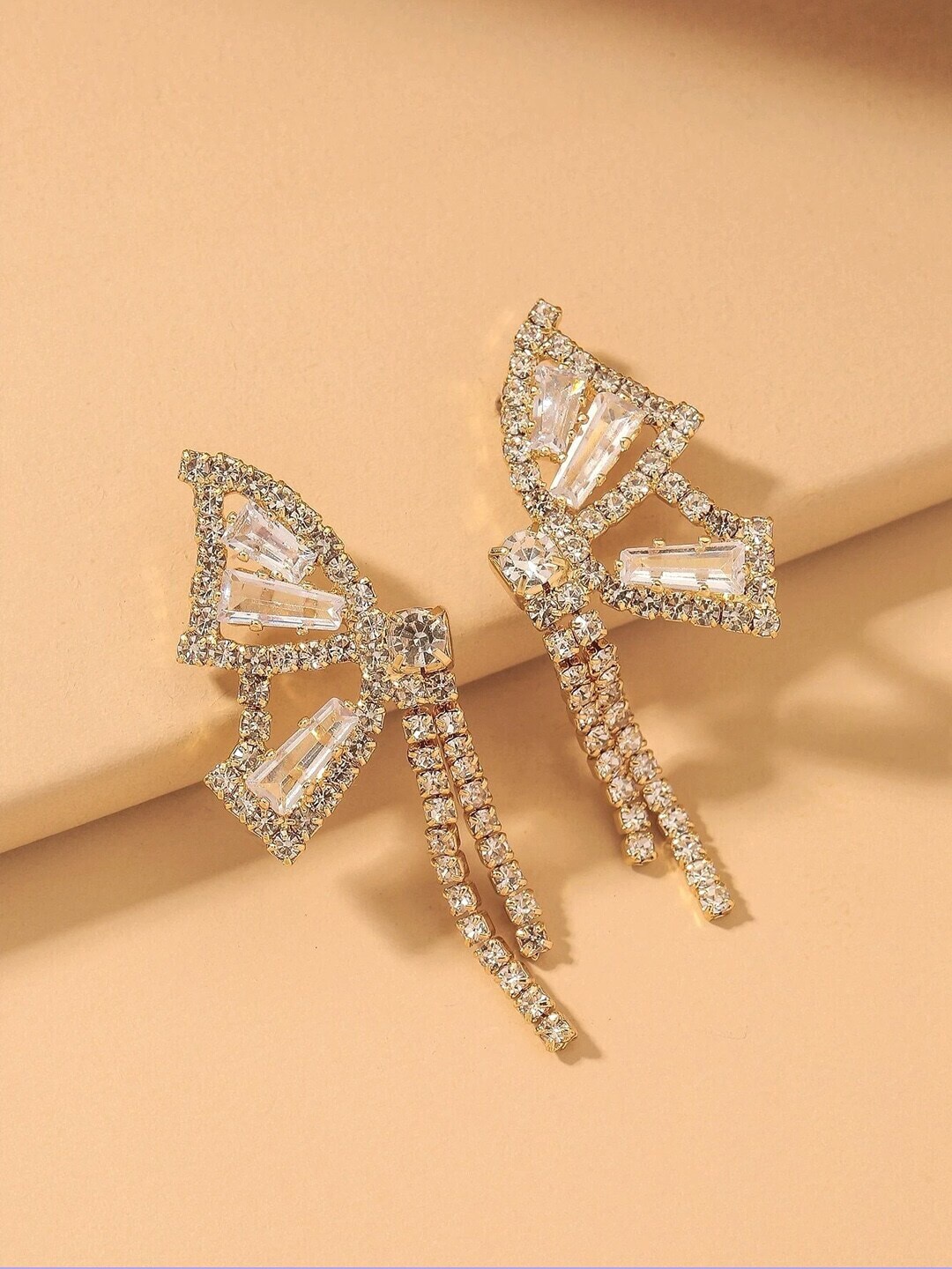 

DressBerry Gold Toned Gold Plated Drop Earrings