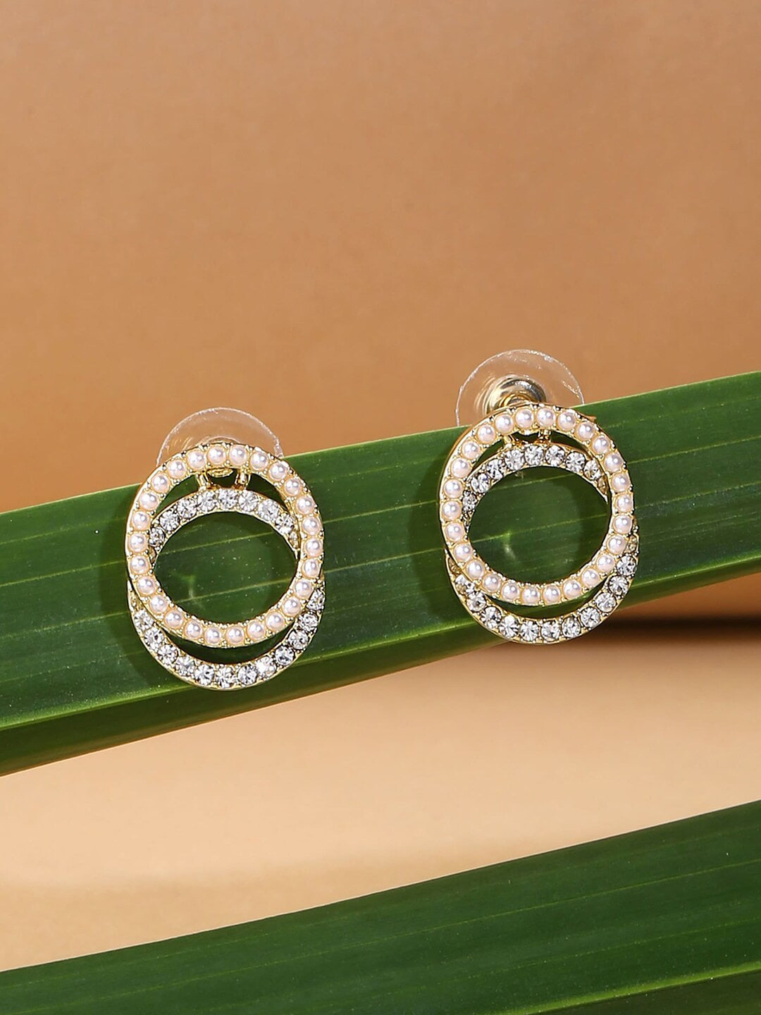 

DressBerry Gold-Plated Contemporary Stud Earrings