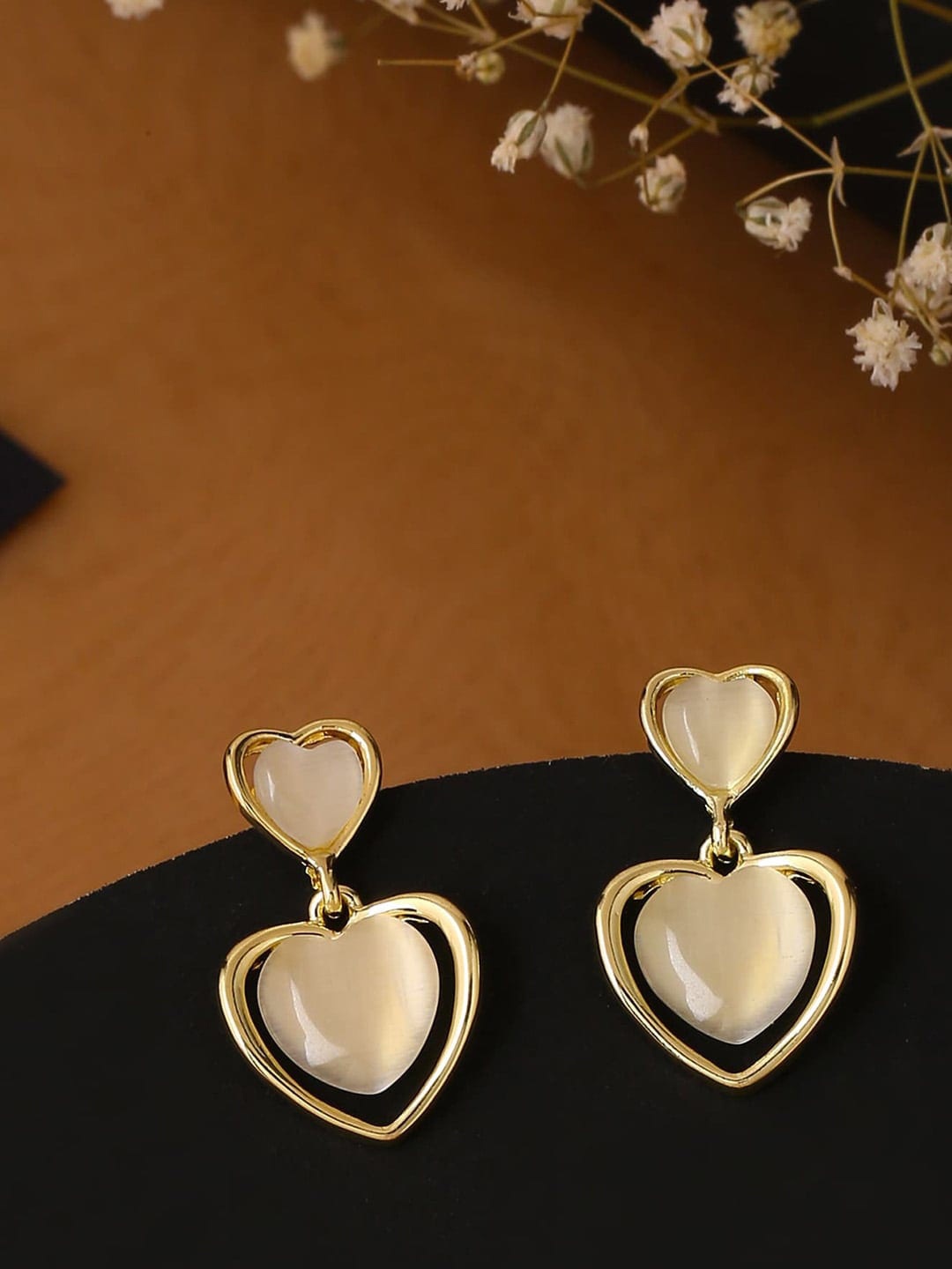 

DressBerry Gold Toned Gold Plated Drop Earrings