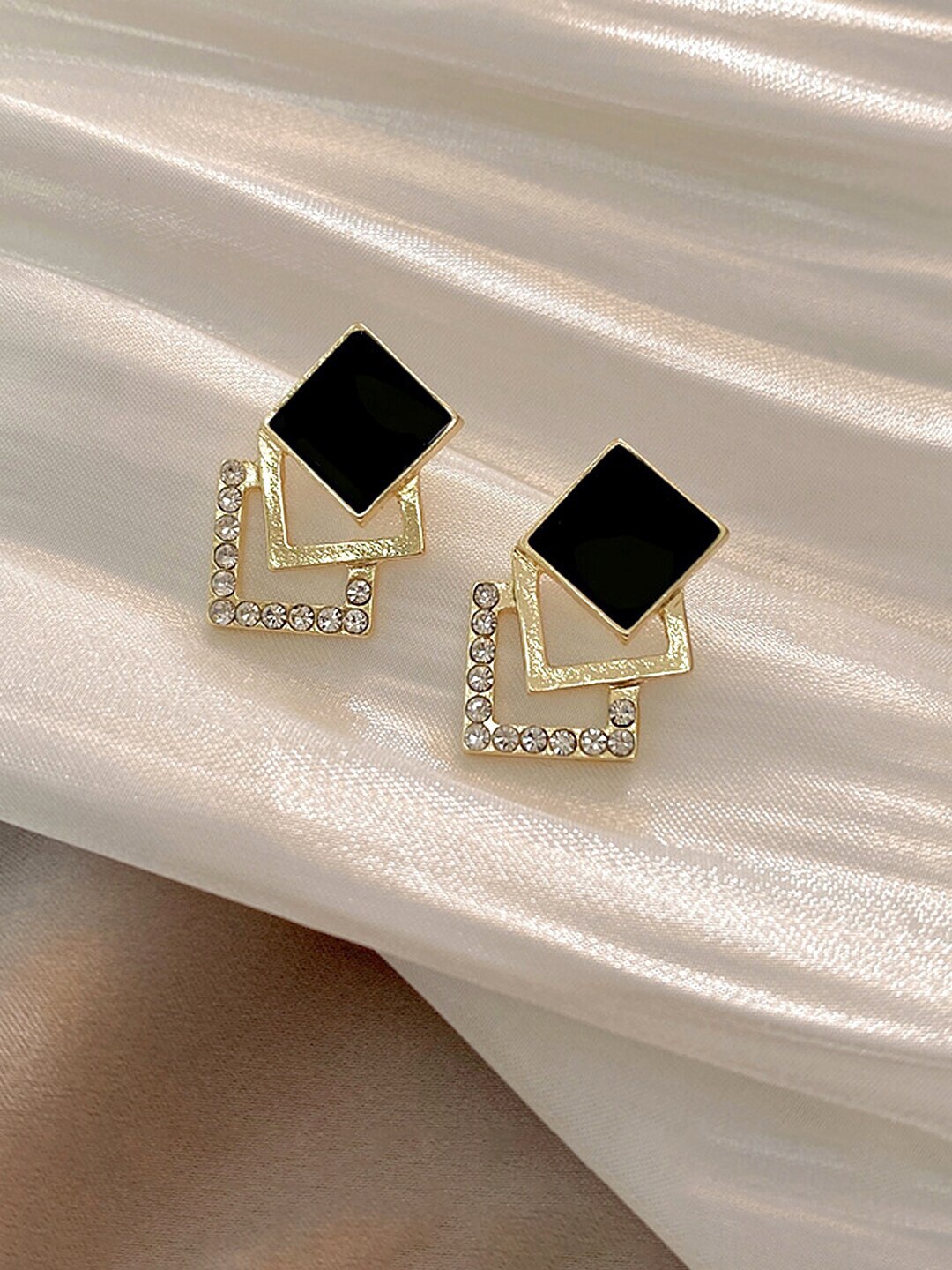 

DressBerry Gold-Plated Contemporary Studs Earrings