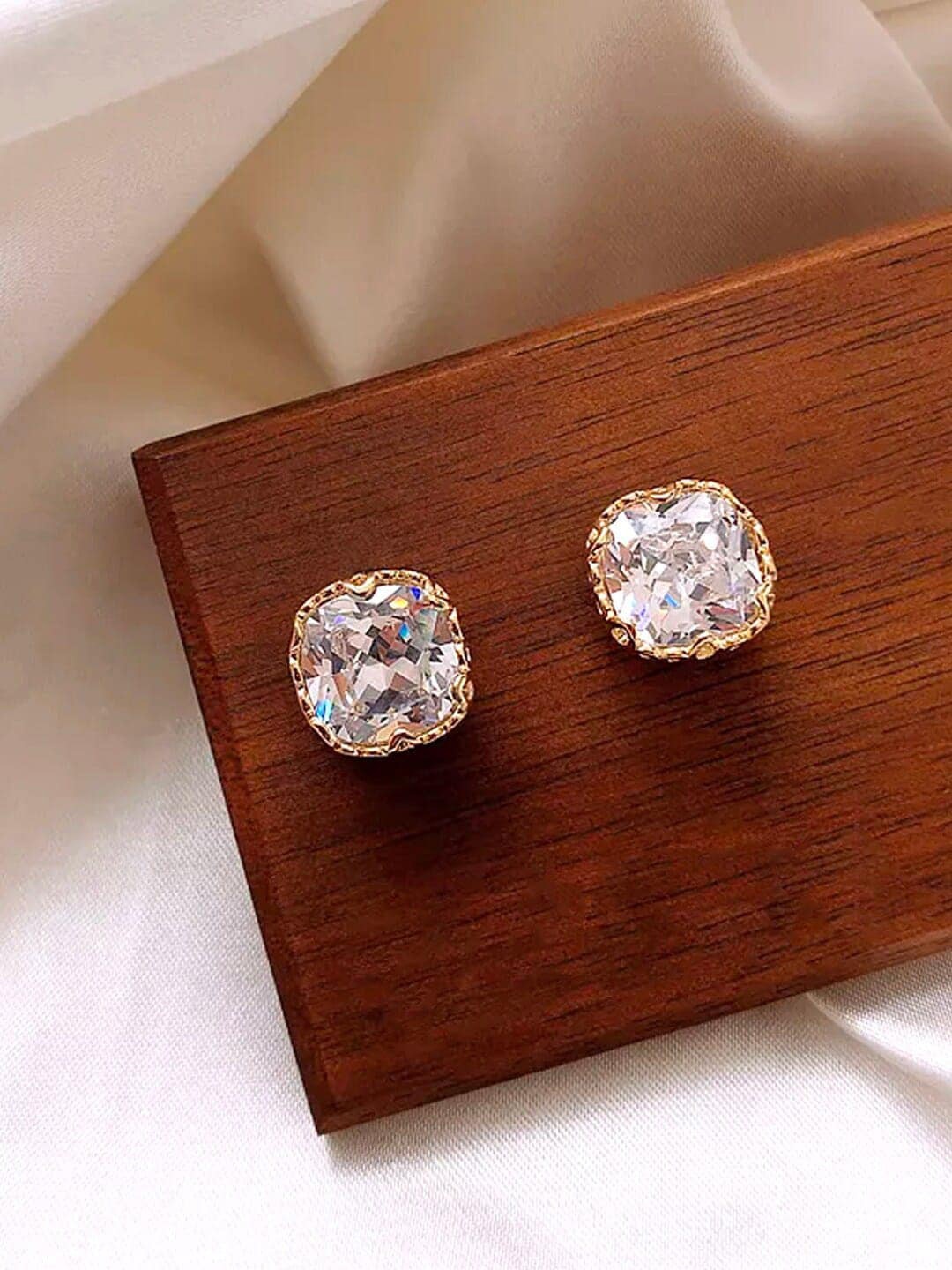 

DressBerry Gold-Toned Gold-Plated Square Shaped Stud Earrings