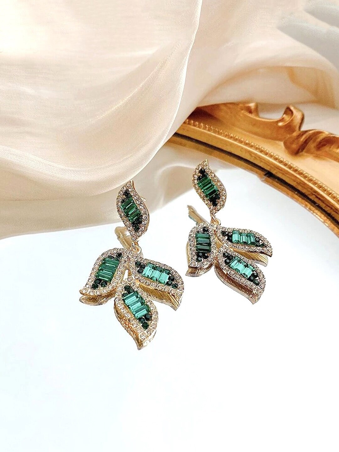 

DressBerry Gold-Plated Leaf Shaped Drop Earrings