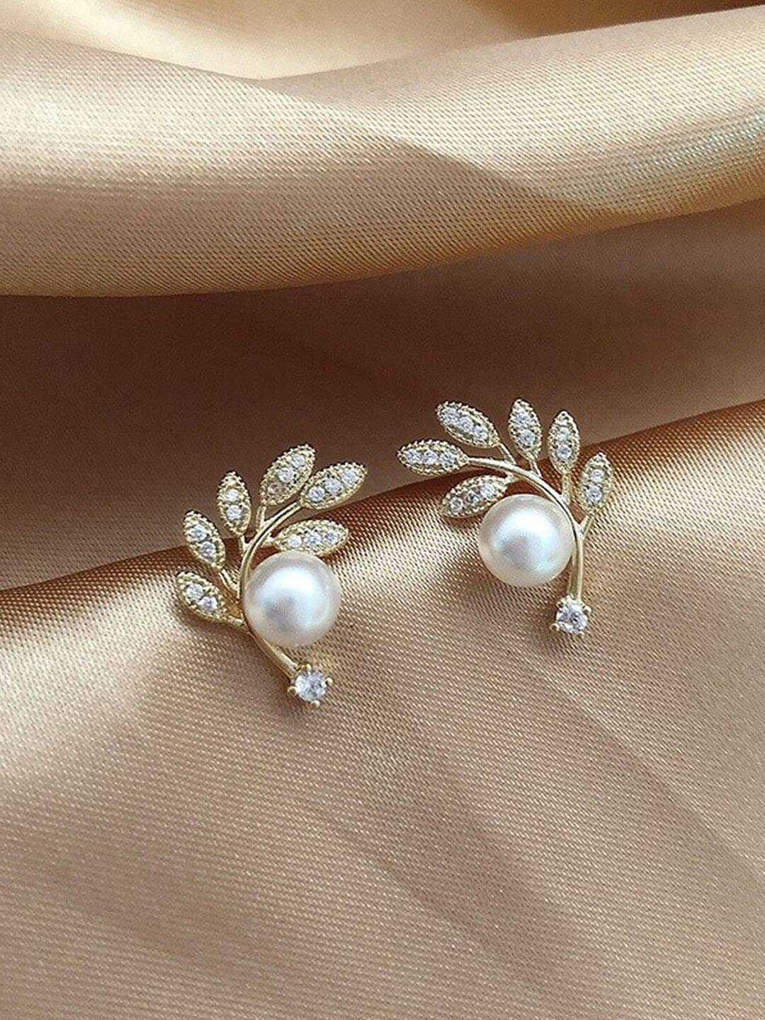 

DressBerry Gold-Plated Contemporary Studs Earrings