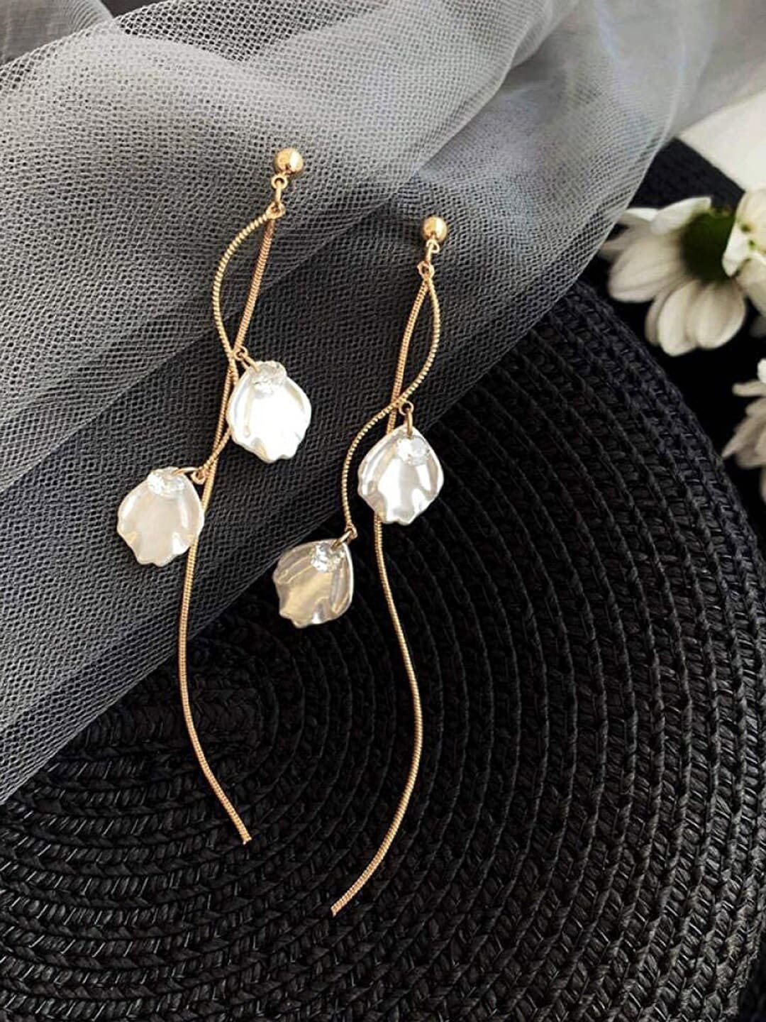 

DressBerry Gold-Plated Contemporary Drop Earrings