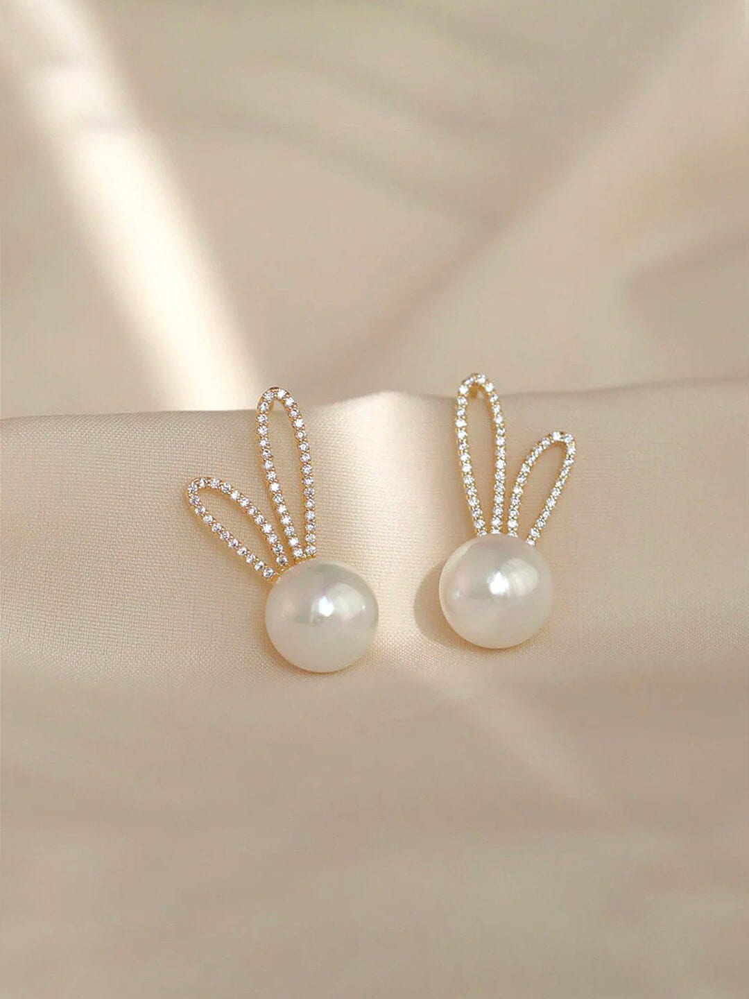 

DressBerry Gold-Plated Contemporary Drop Earrings