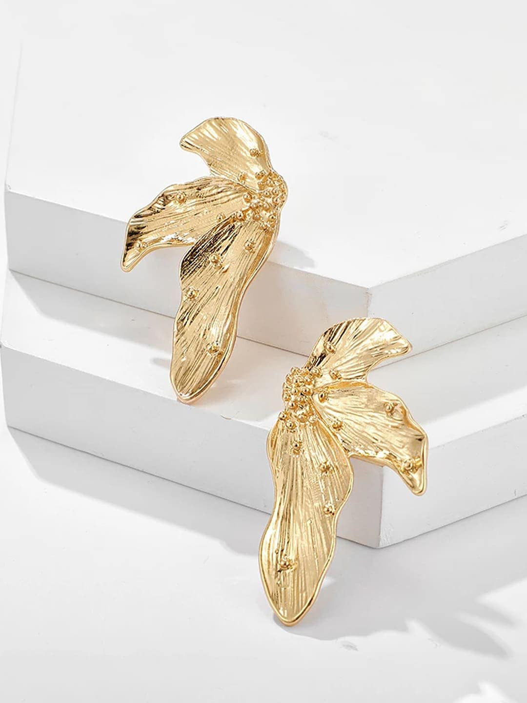 

DressBerry Gold-Plated Floral Drop Earrings