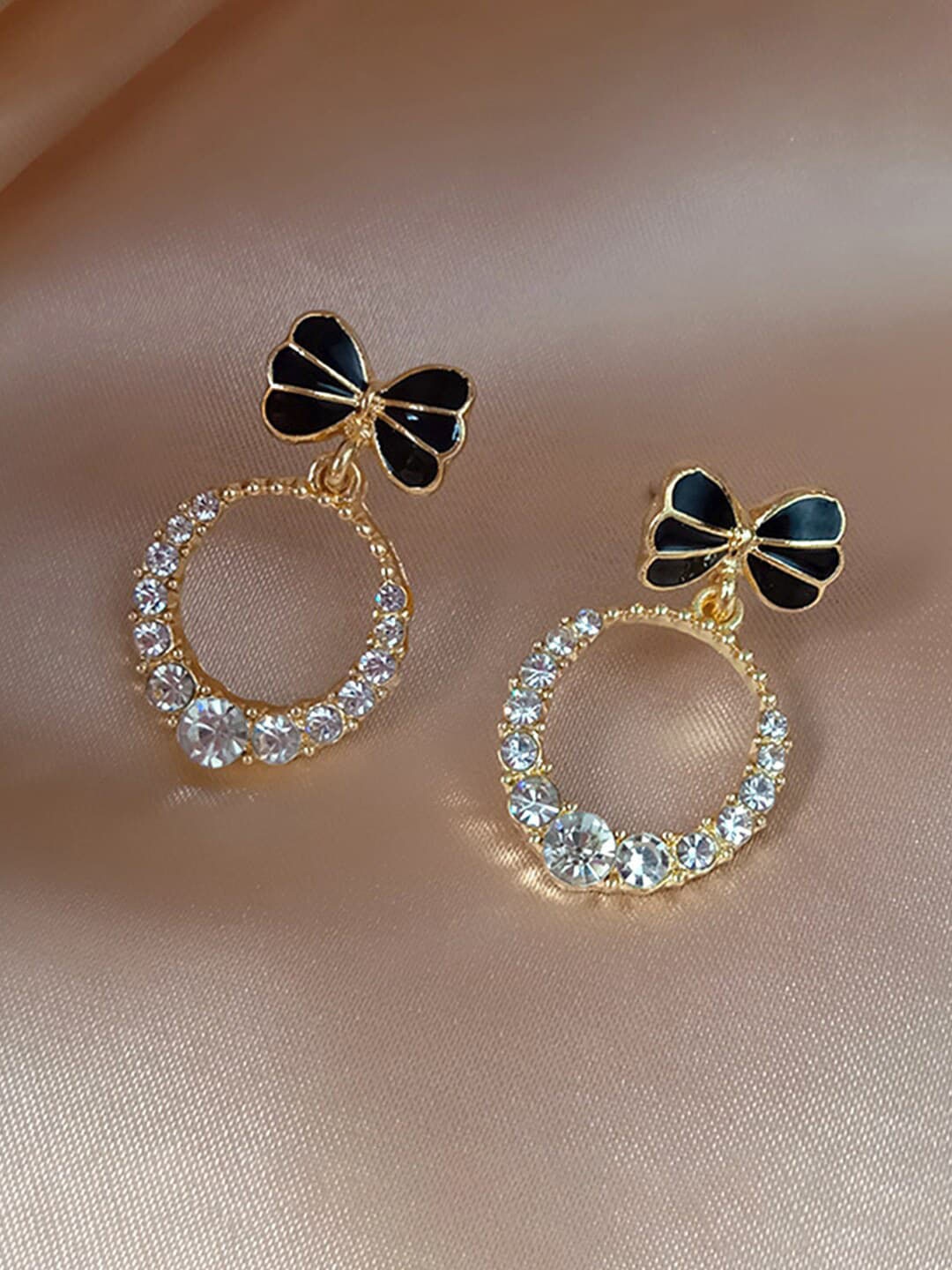 

DressBerry Gold-Plated Contemporary Drop Earrings