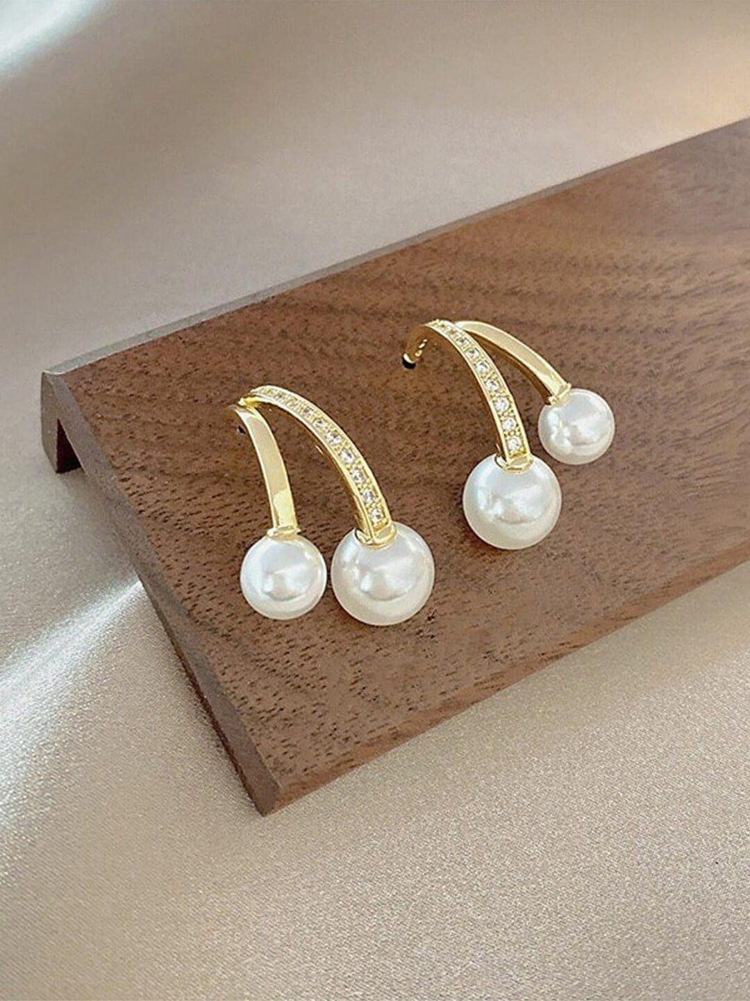 

DressBerry Gold-Plated Contemporary Studs Earrings