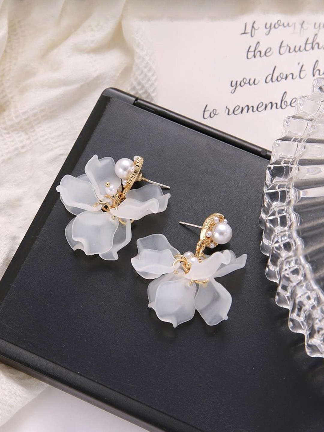 

DressBerry Gold Plated Pearl Studded Studs Earrings