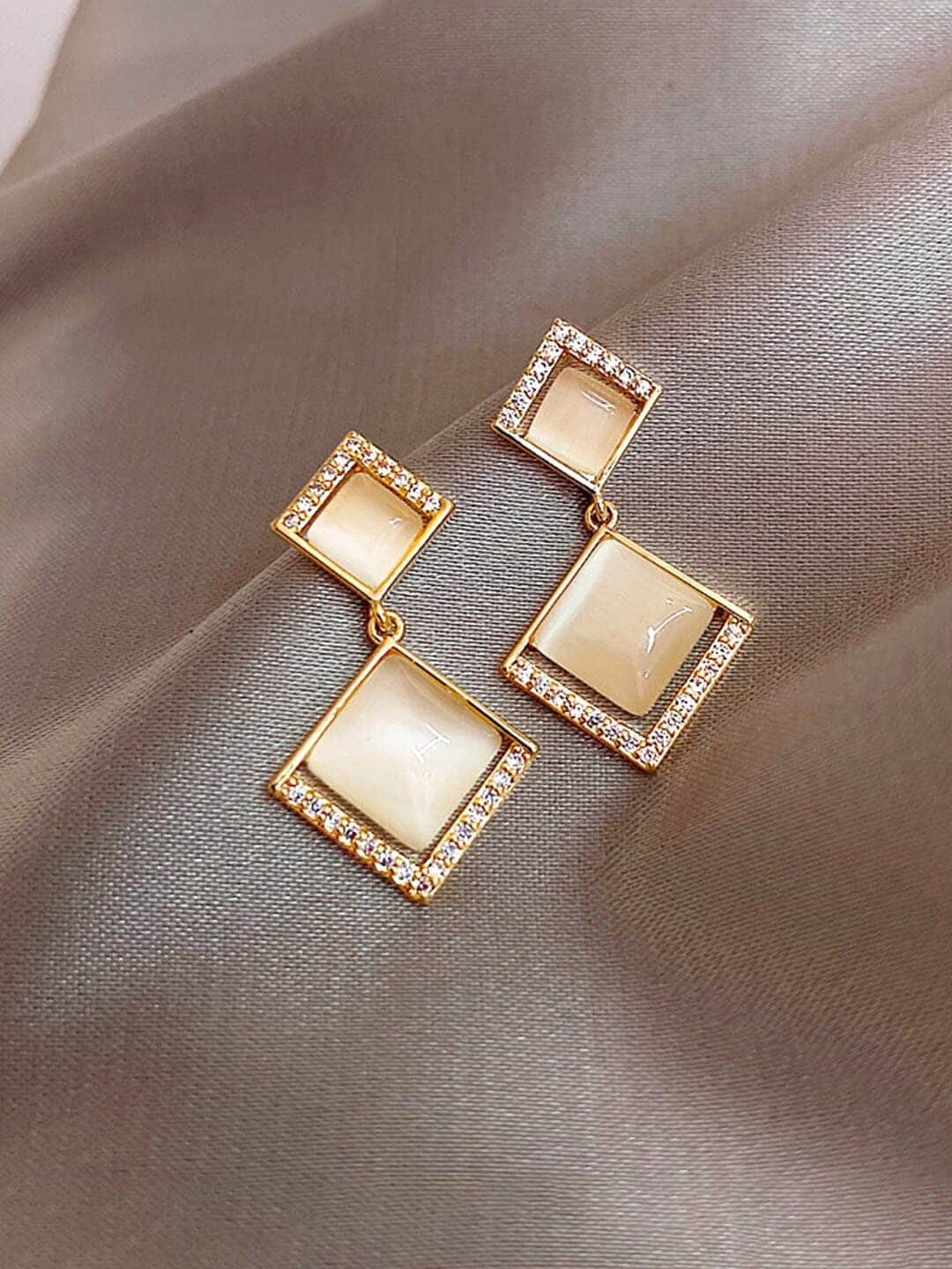

DressBerry Gold-Plated Contemporary Drop Earrings