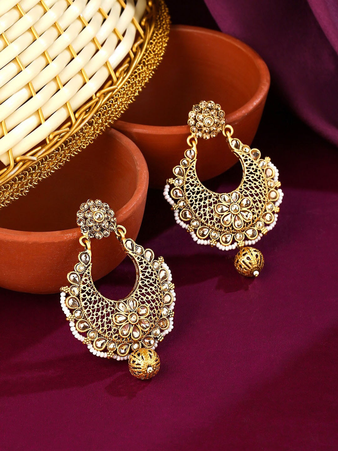 

Anouk Gold-Plated Kundan-Studded Contemporary Chandbalis