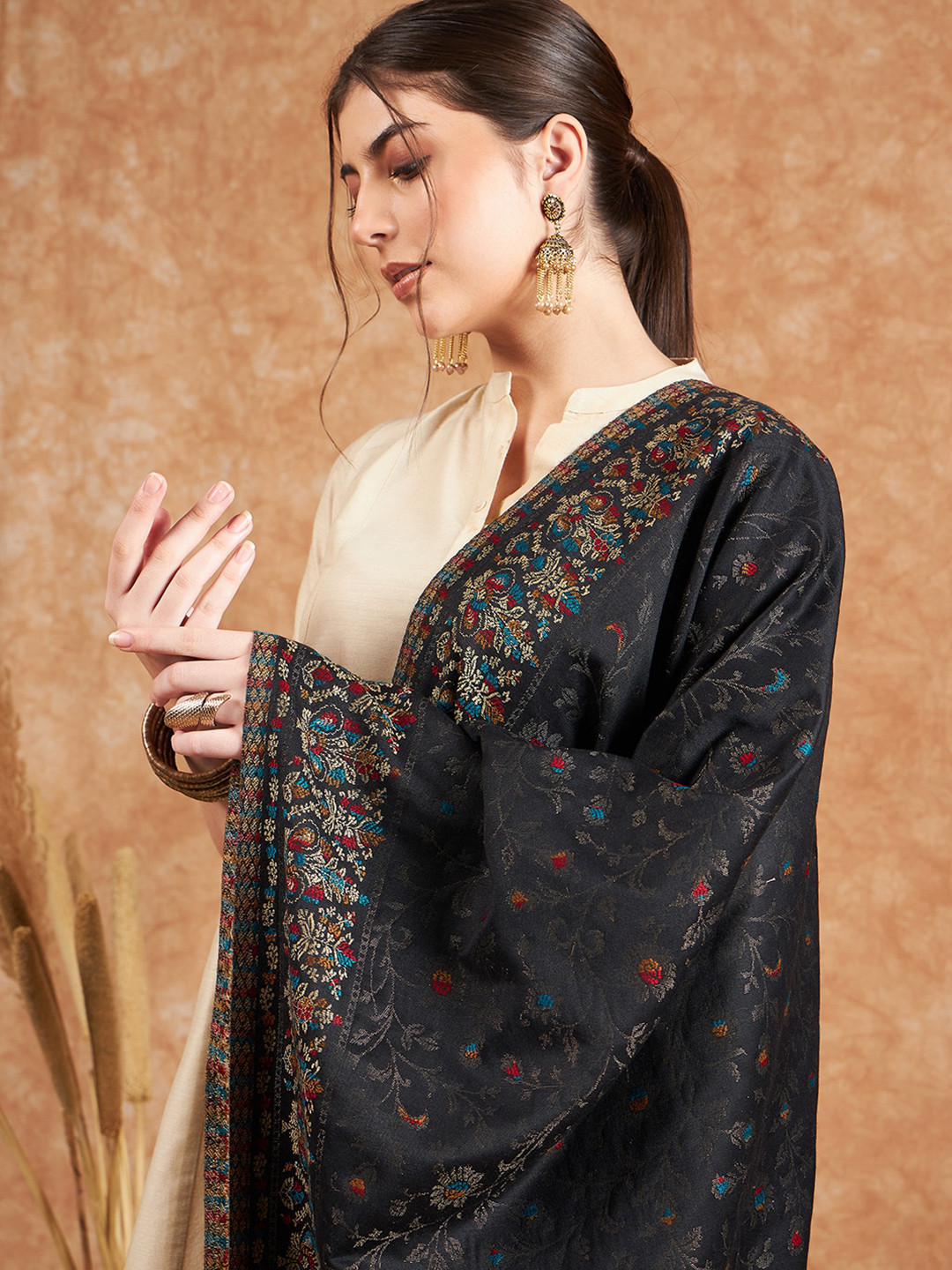 

Sangria Floral Woven-Design Woollen Stole, Black