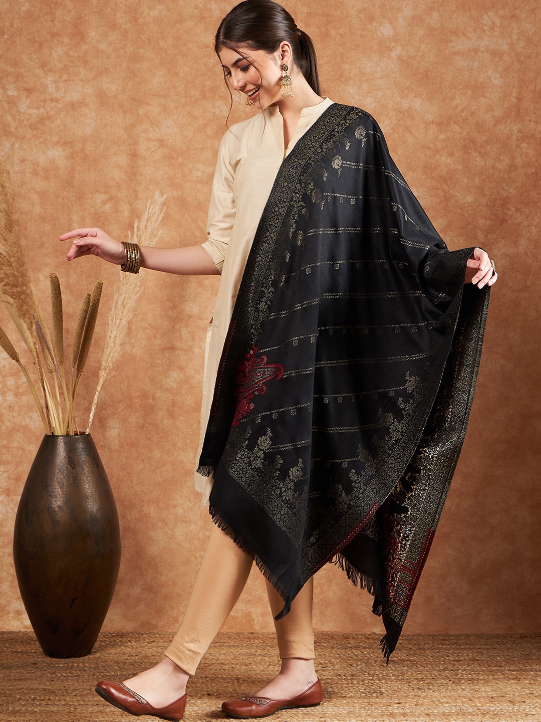 

Sangria Ethnic-Motif Woven Design Woollen Stole, Black