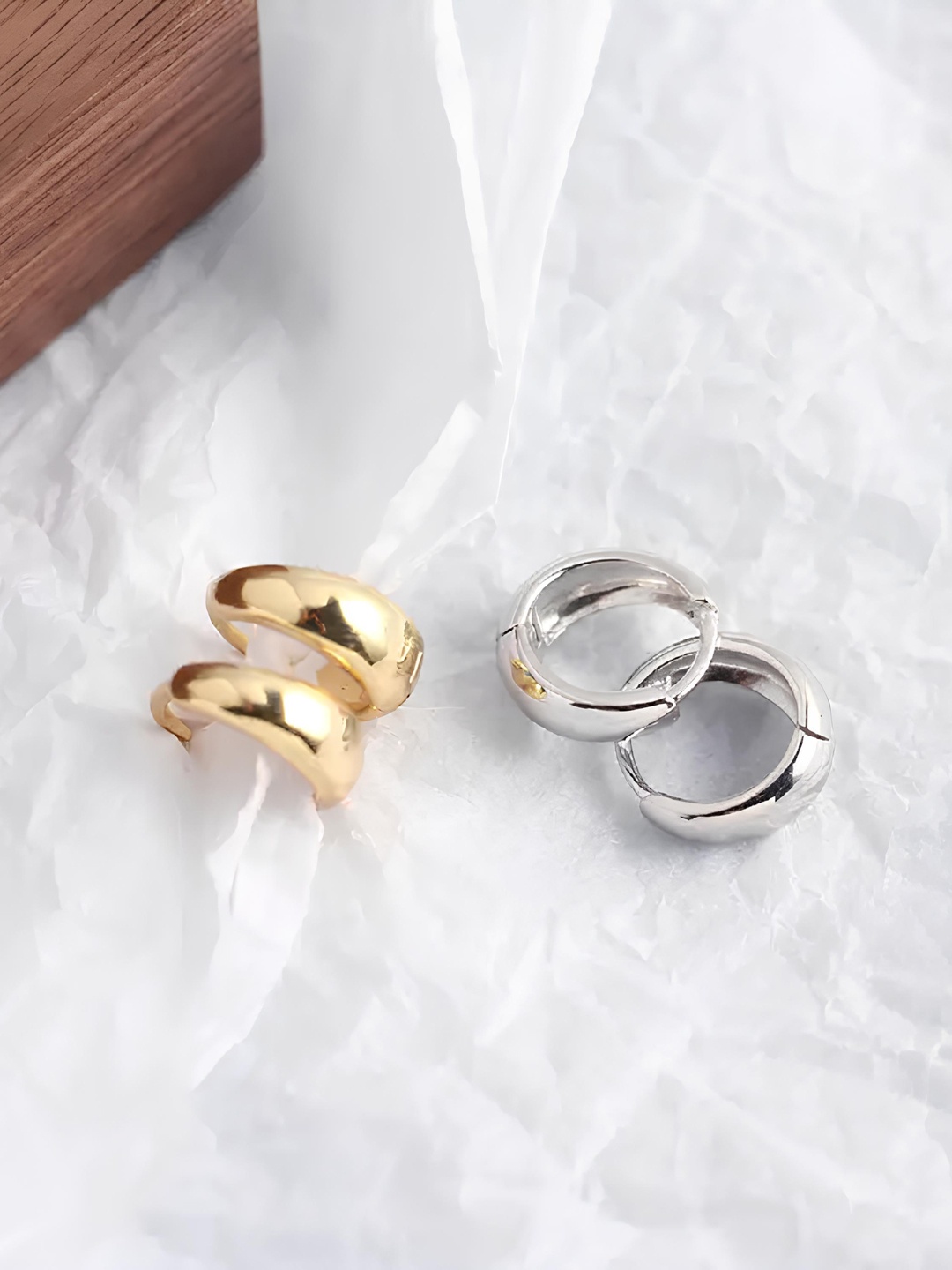 

KARISHMA KREATIONS Men Set Of 2 Contemporary Hoop Earrings, Gold
