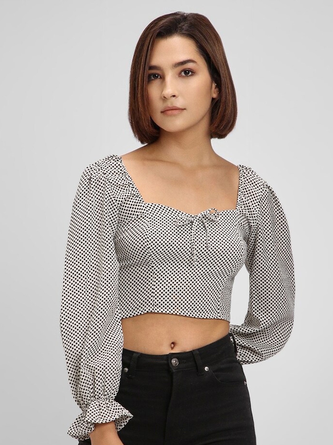 

FOREVER 21 Geometric Printed Sweetheart Neck Puffed Sleeves Crop Fitted Top, White