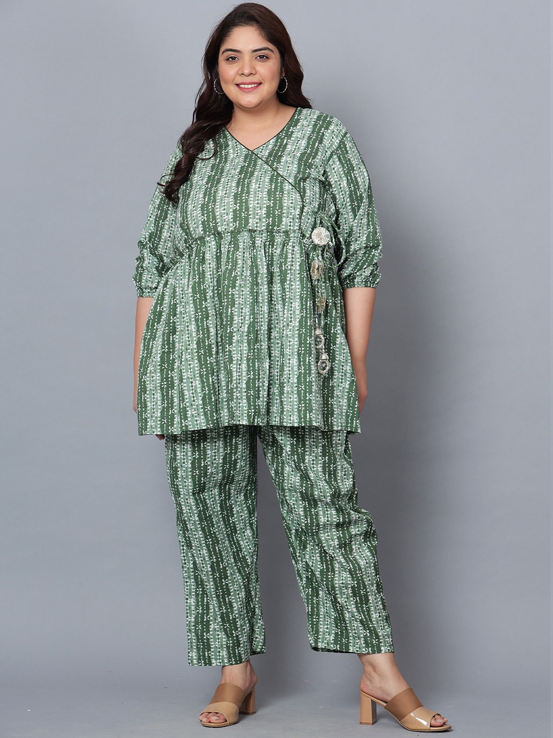 

Indietoga Plus Size Striped V-Neck Pure Cotton Tie-Up Angrakha Kurti & Palazzos, Green