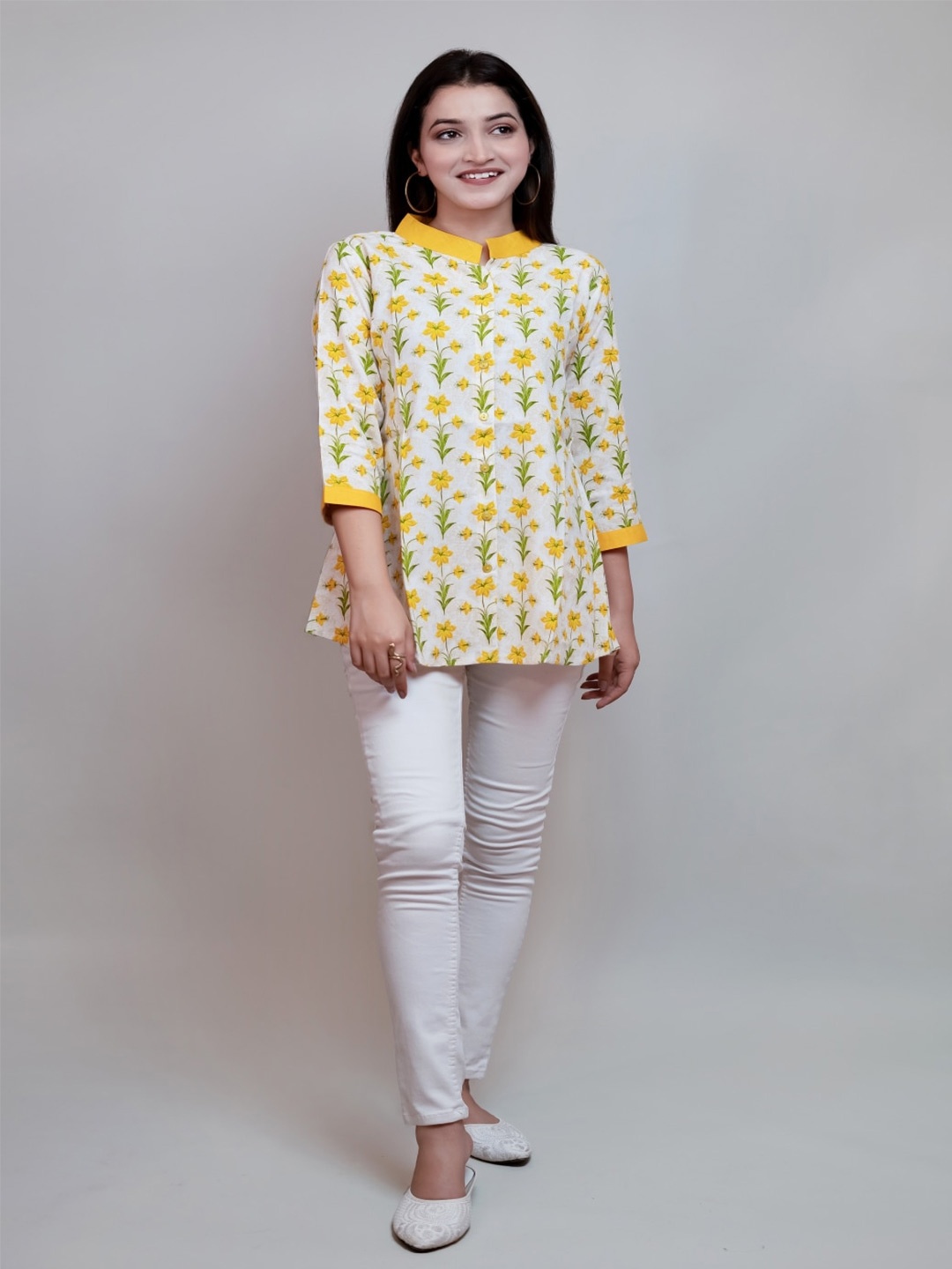 

Maishi Floral Printed Manadrin Collar Straight Kurti, White