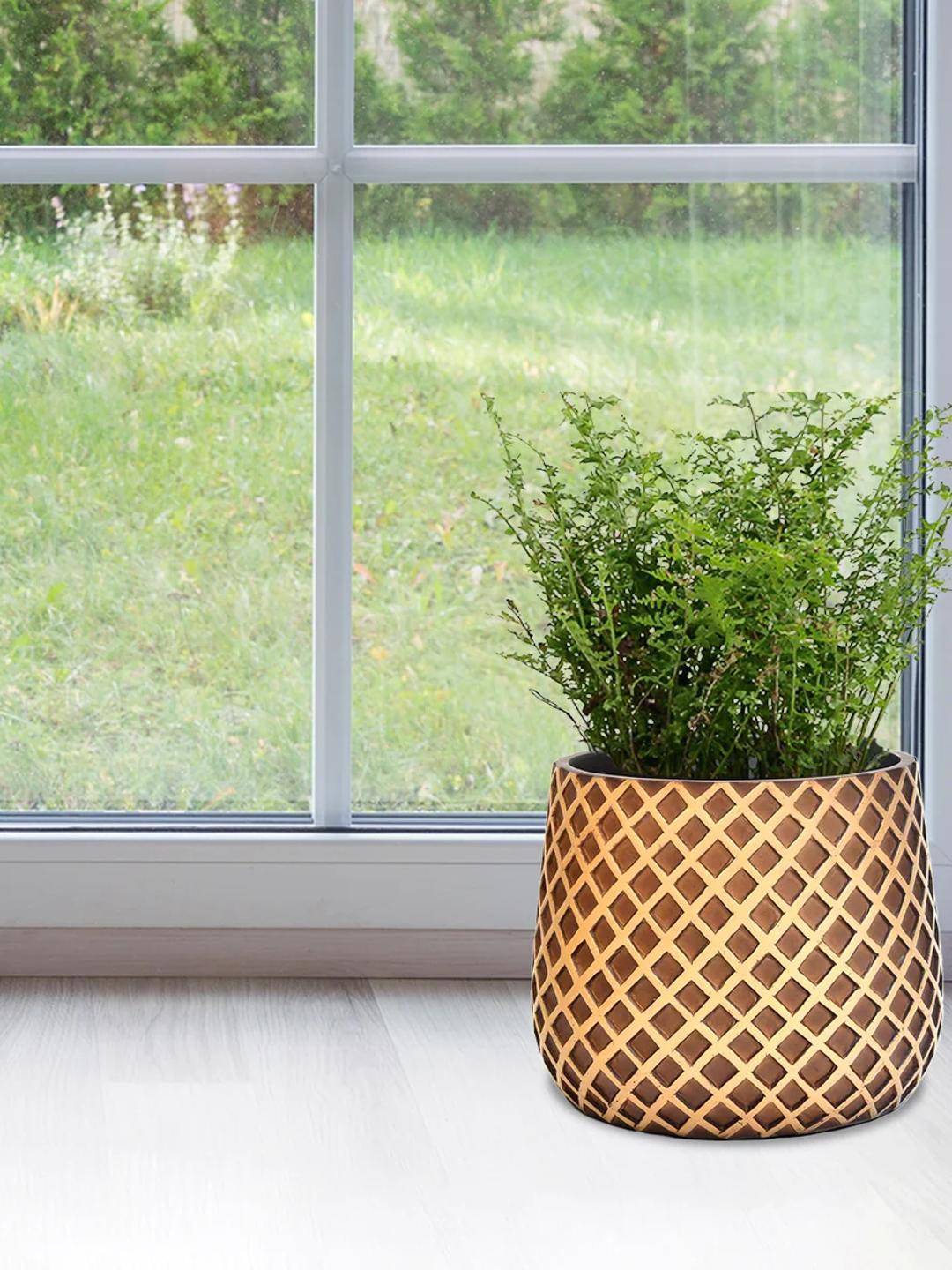 

Athome by Nilkamal Brown & Beige Criss-Cross Textured Round Large Planter