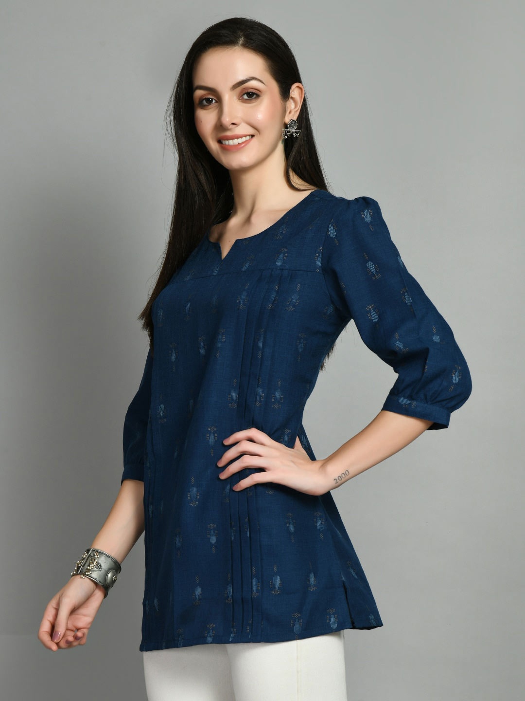

DOISA Geometric Printed Puff Sleeves Top, Navy blue