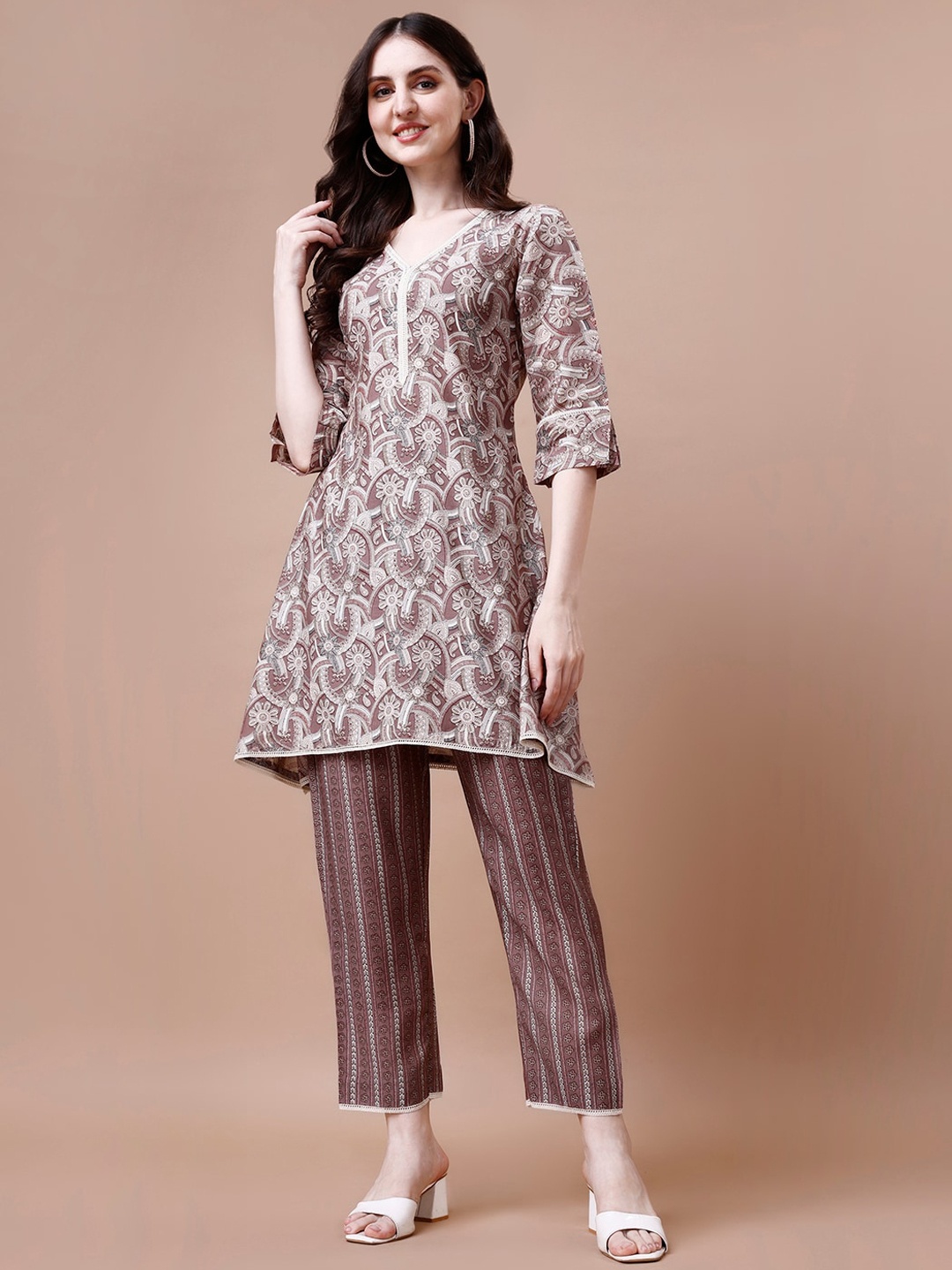 

KALINI Ethnic Motifs Printed Pure Silk Kurta With Trouser, Brown