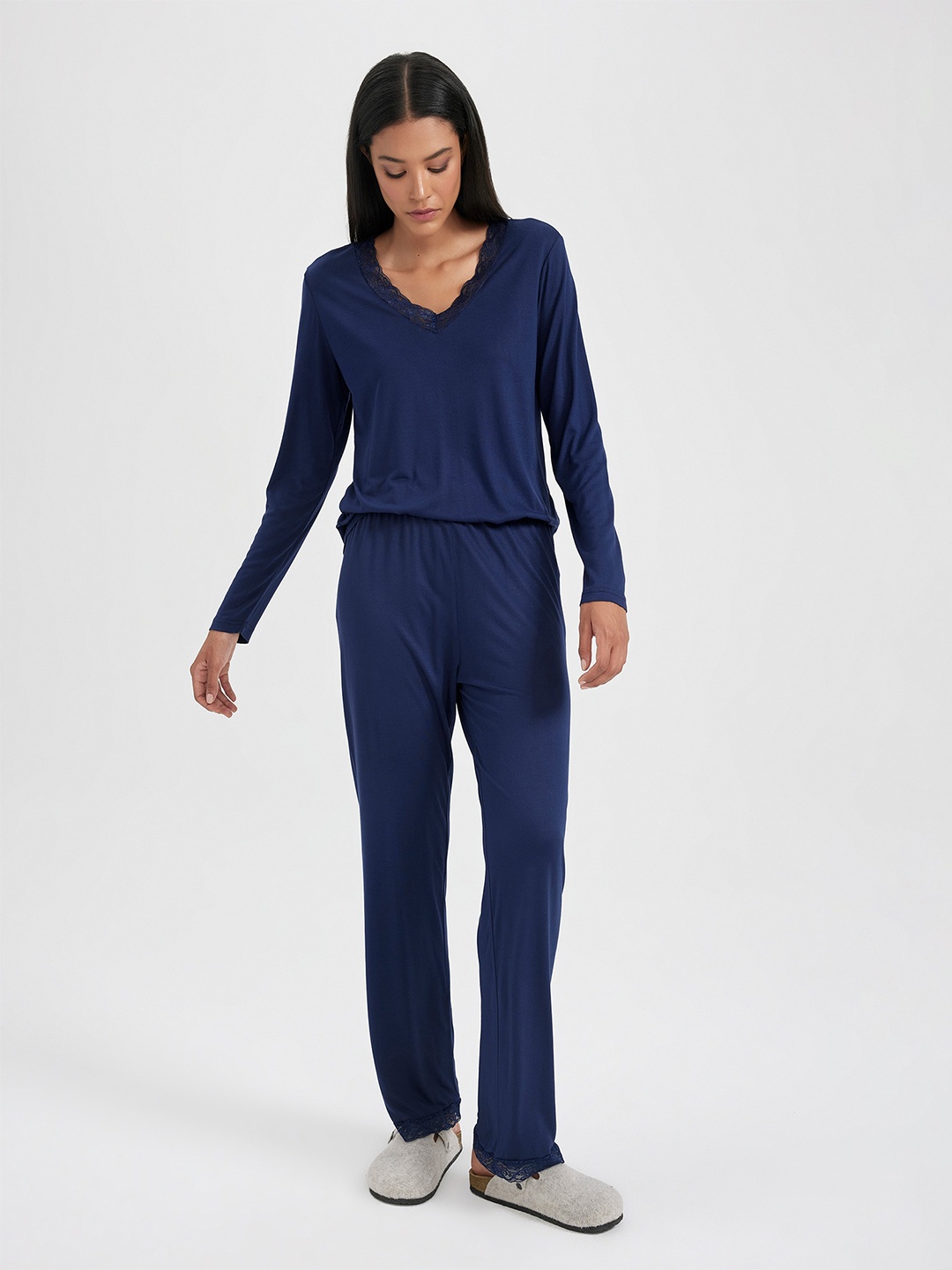 

DeFacto V-Neck Neck Long Sleeves Lace Detailed T-Shirt & Trouser, Navy blue