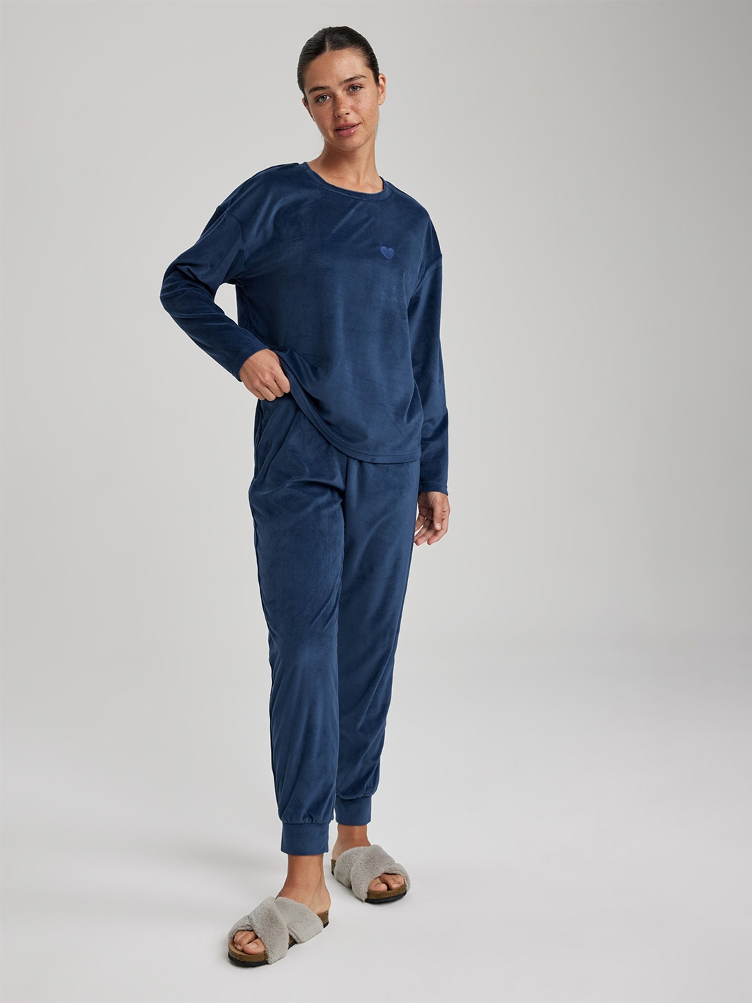 

DeFacto Round Neck Long Sleeves Sweatshirt & Joggers, Navy blue