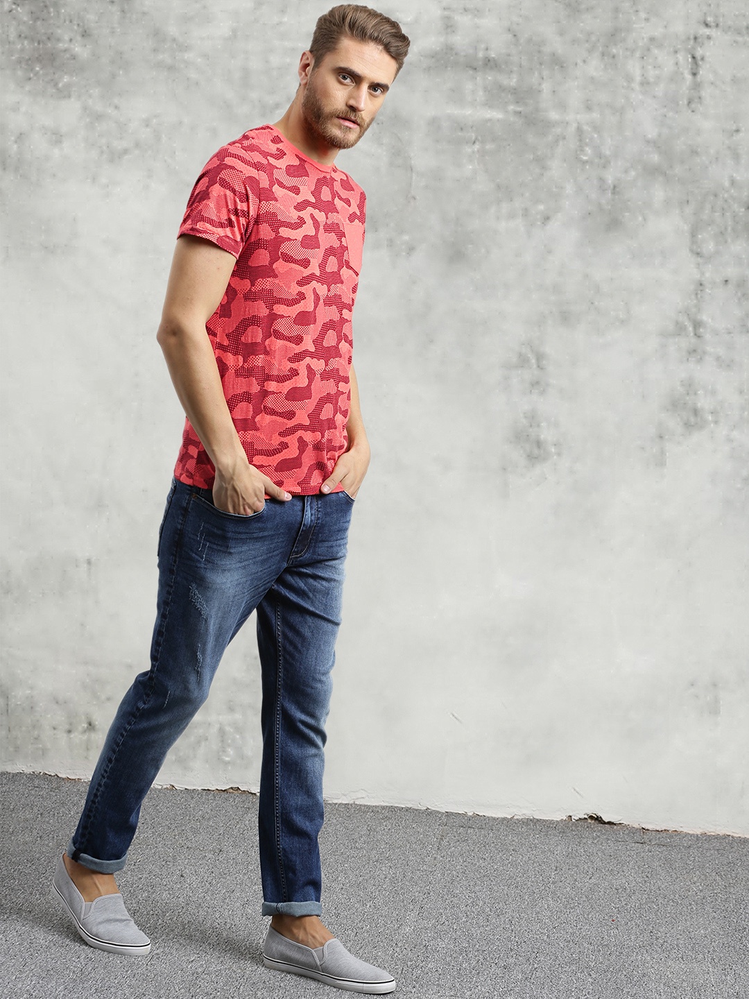 

Breakbounce Men Red Printed Round Neck T-shirt