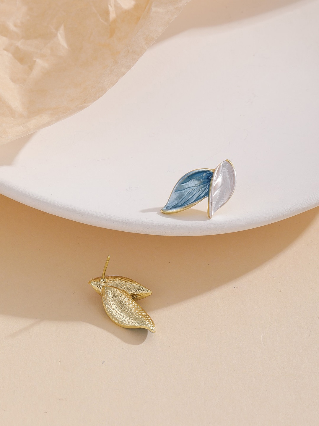 

Krelin Gold Plated Leaf Shaped Stud Earrings