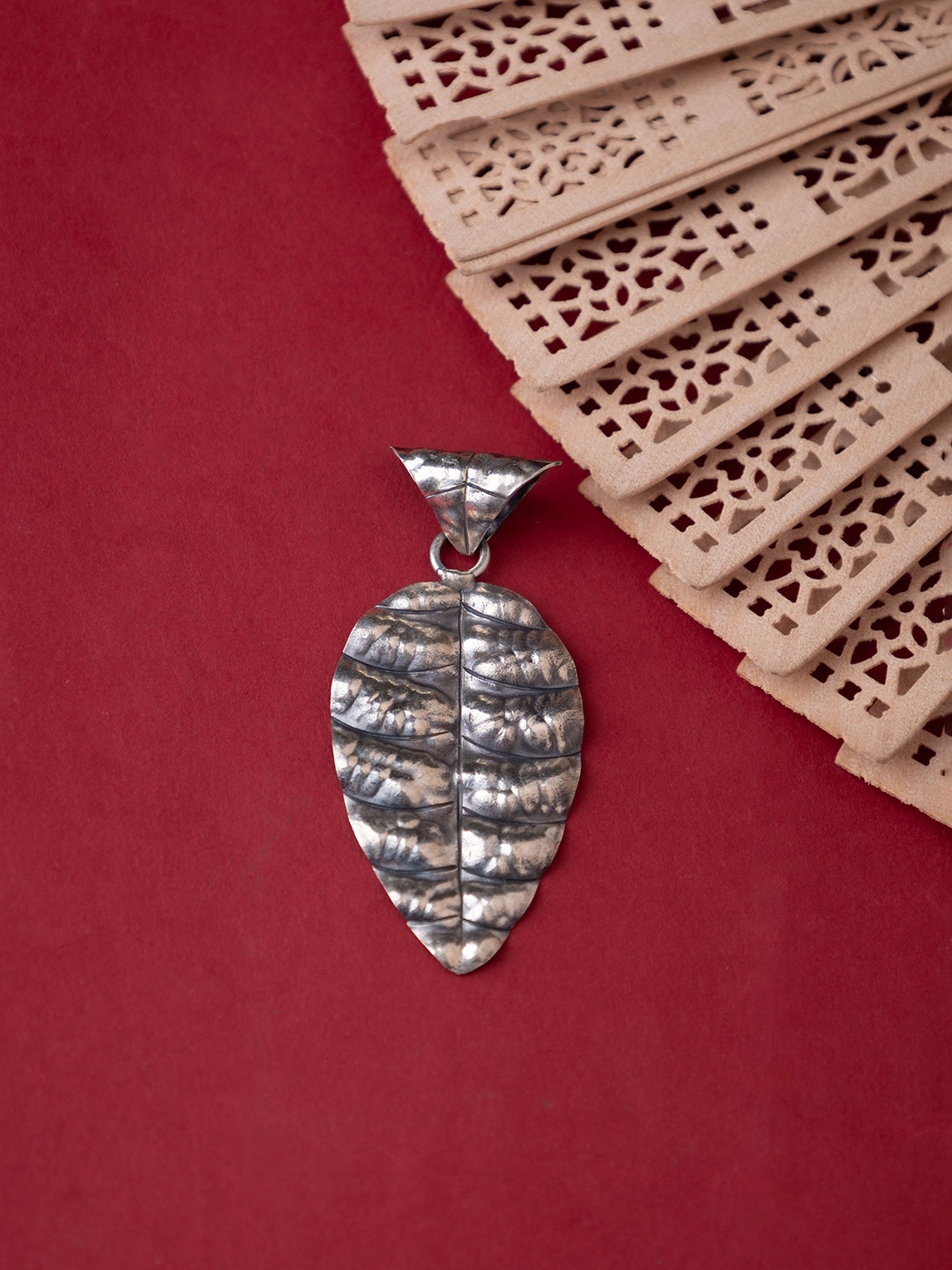 

Shyle 92.5 Sterling Silver Sookha Patta Pendant