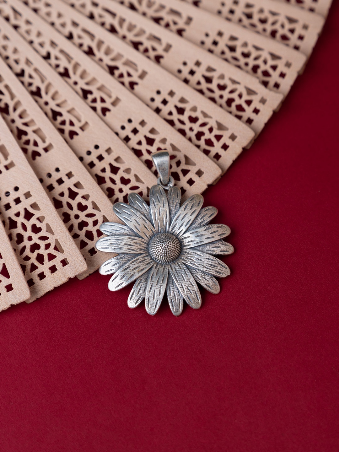 

Shyle Silver-Plated 925 Sterling Silver Oxidised Sunflower Pendant