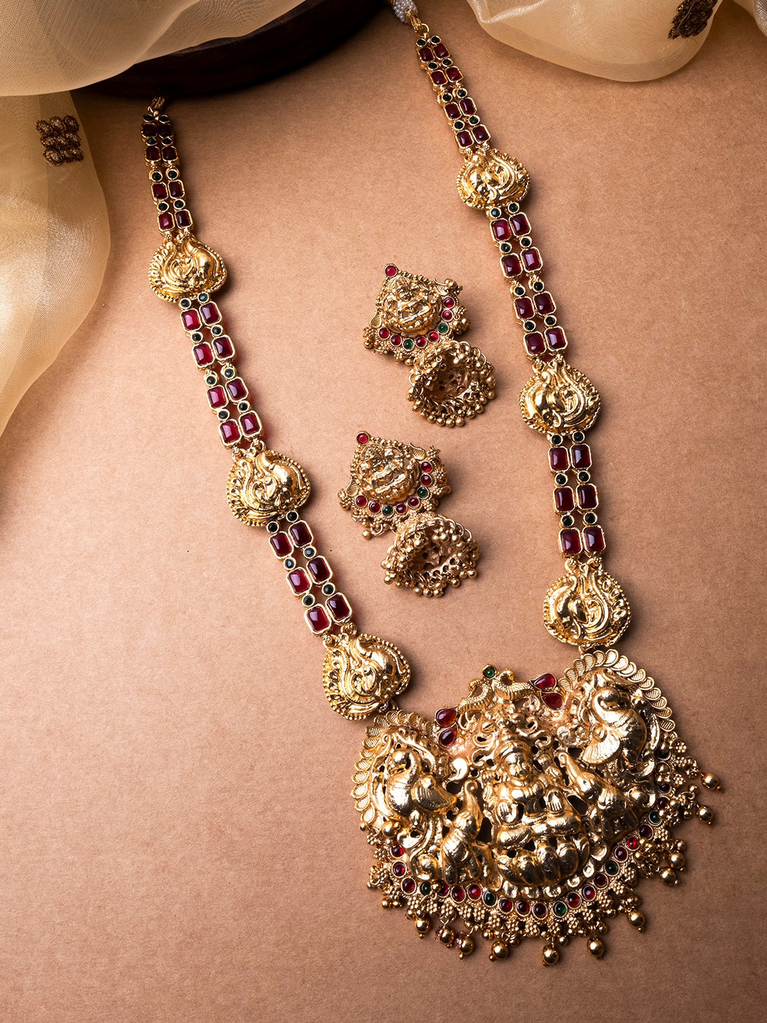 

StileAdda Gold-Plated Stone-Studded & Beaded Temple Necklace & Earrings