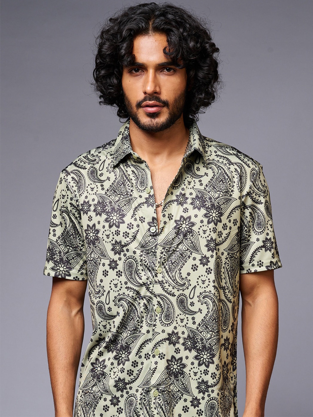 

GO DEVIL Paisely Printed Spread Collar Shirt, Green