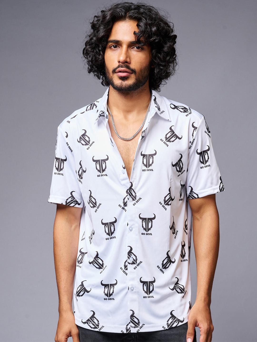 

GO DEVIL Logo Printed Spread Collar Casual Shirt, White