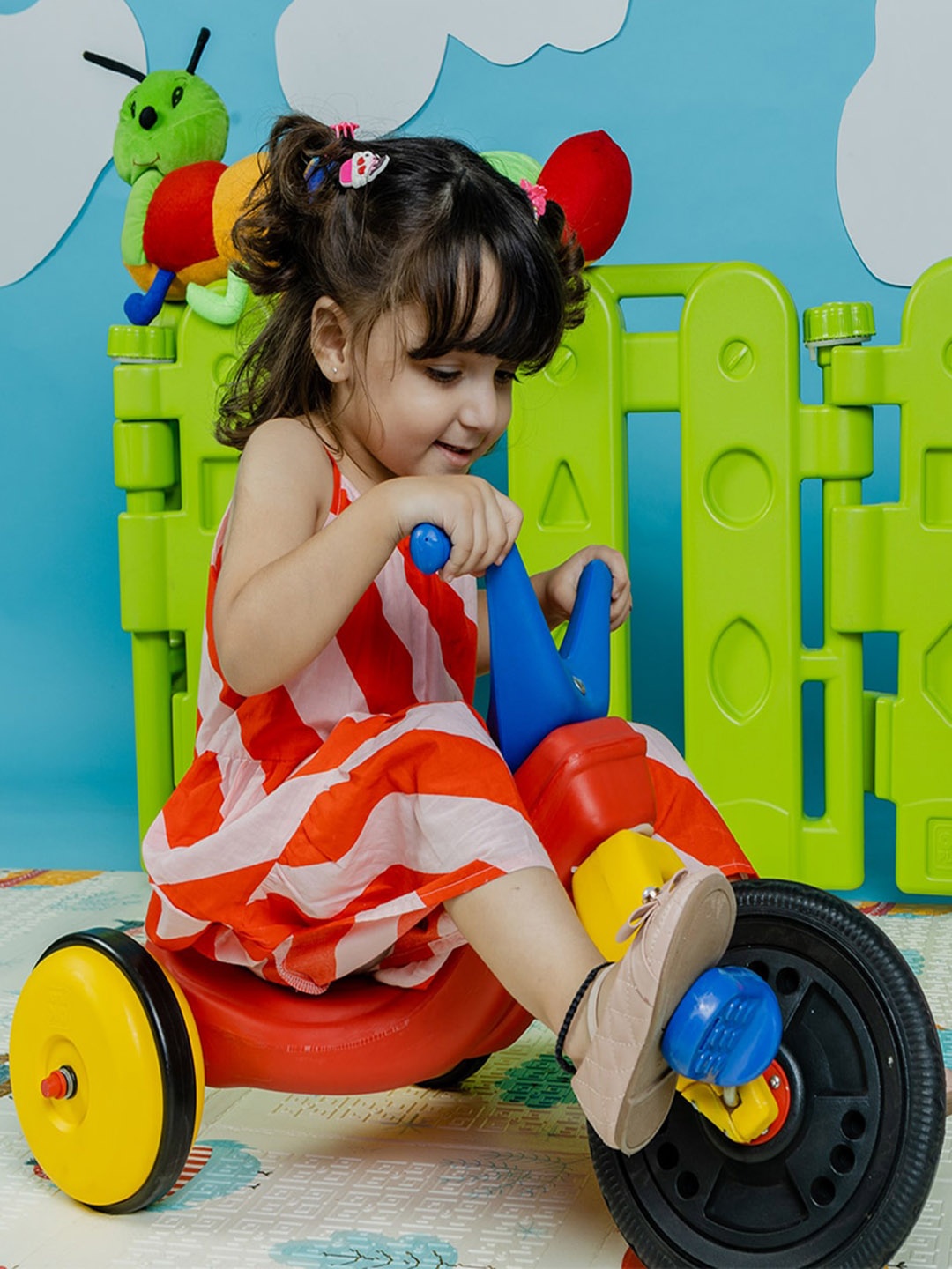 

OK PLAY Portable And Lightweight Three Wheel Pedal Tricycle For Kids, Red