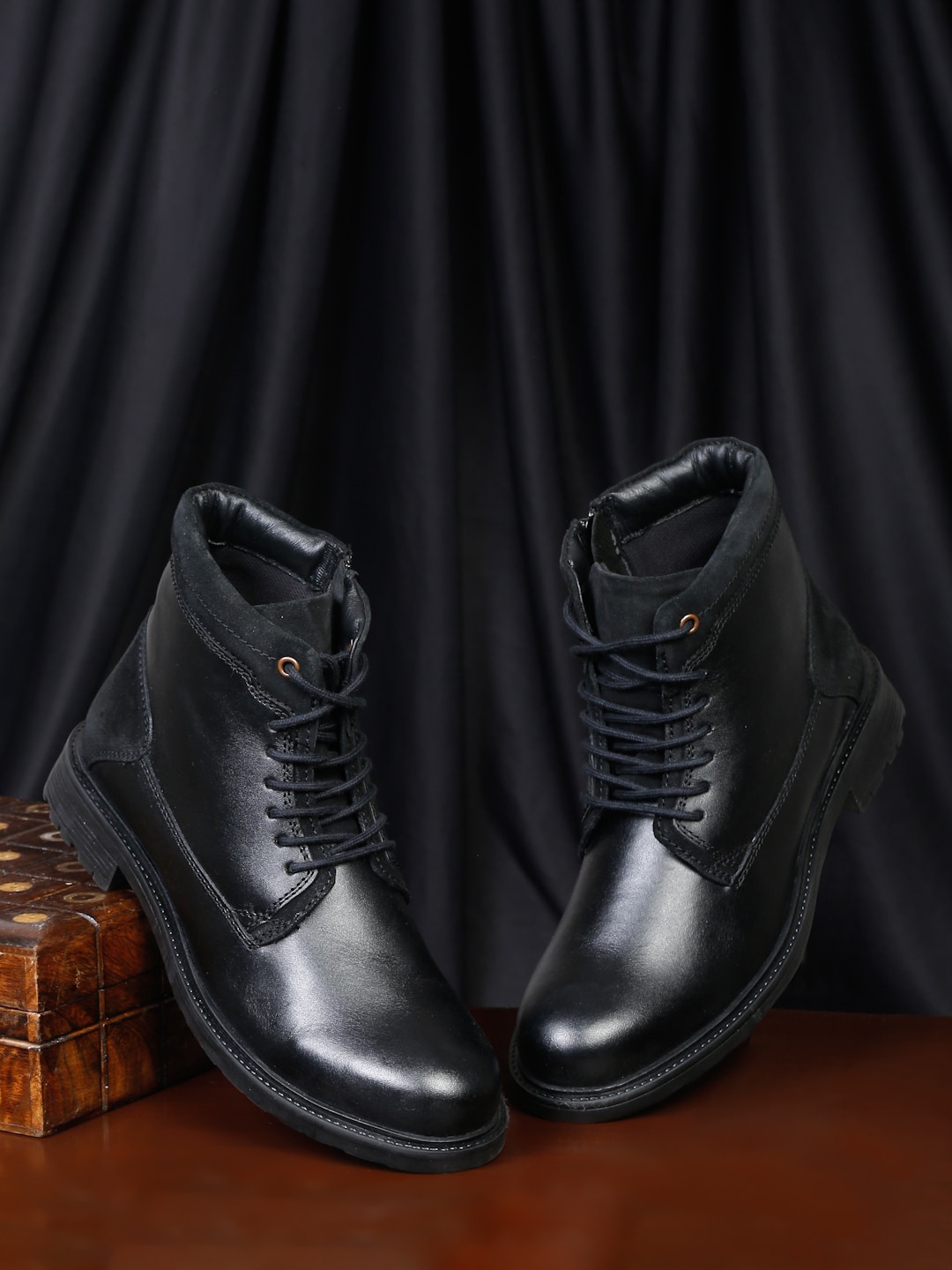 

Teakwood Leathers Men Leather Mid Top Regular Boots, Black
