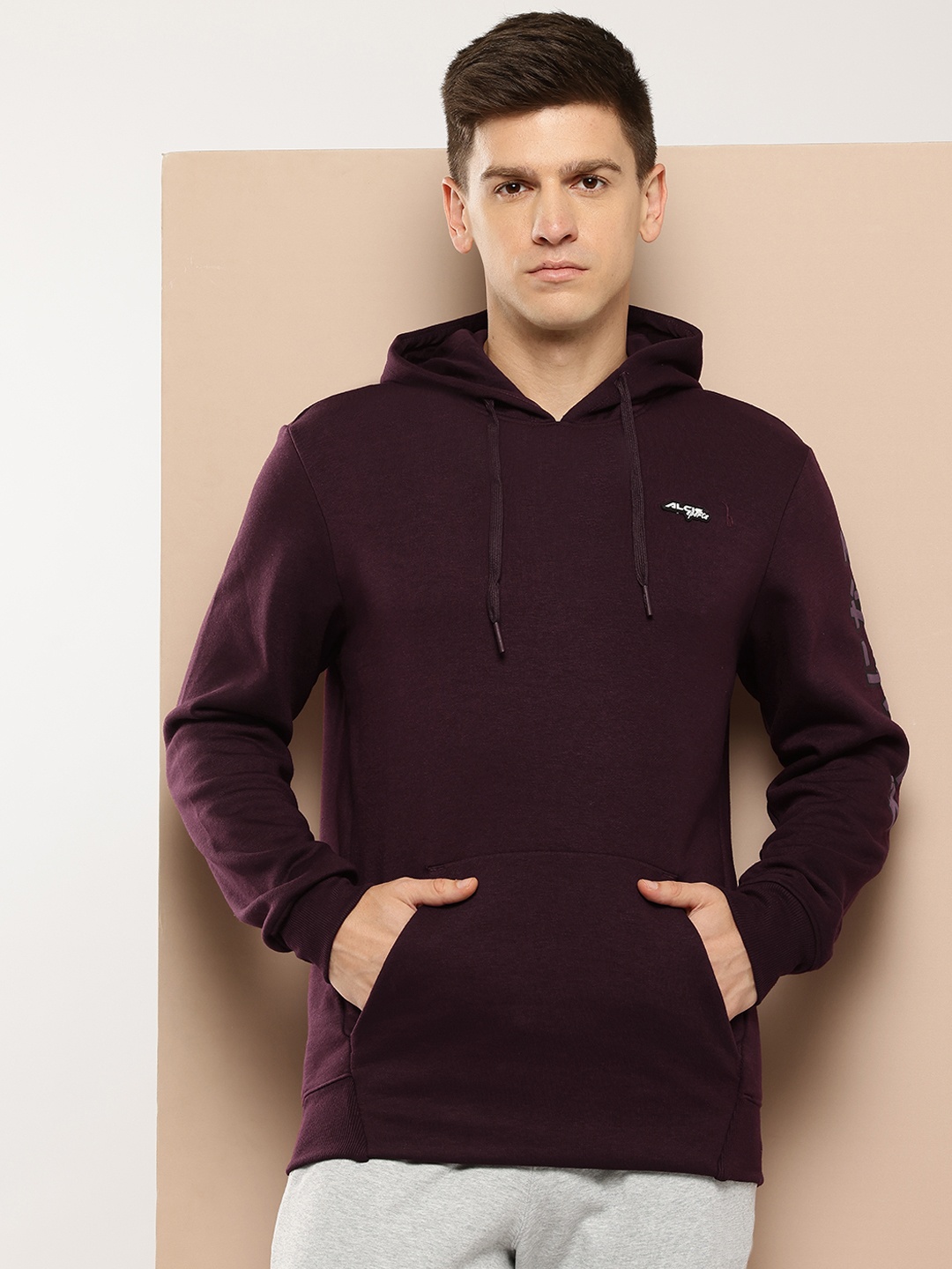 

Alcis Men Typography Printed Hooded Sweatshirt, Maroon