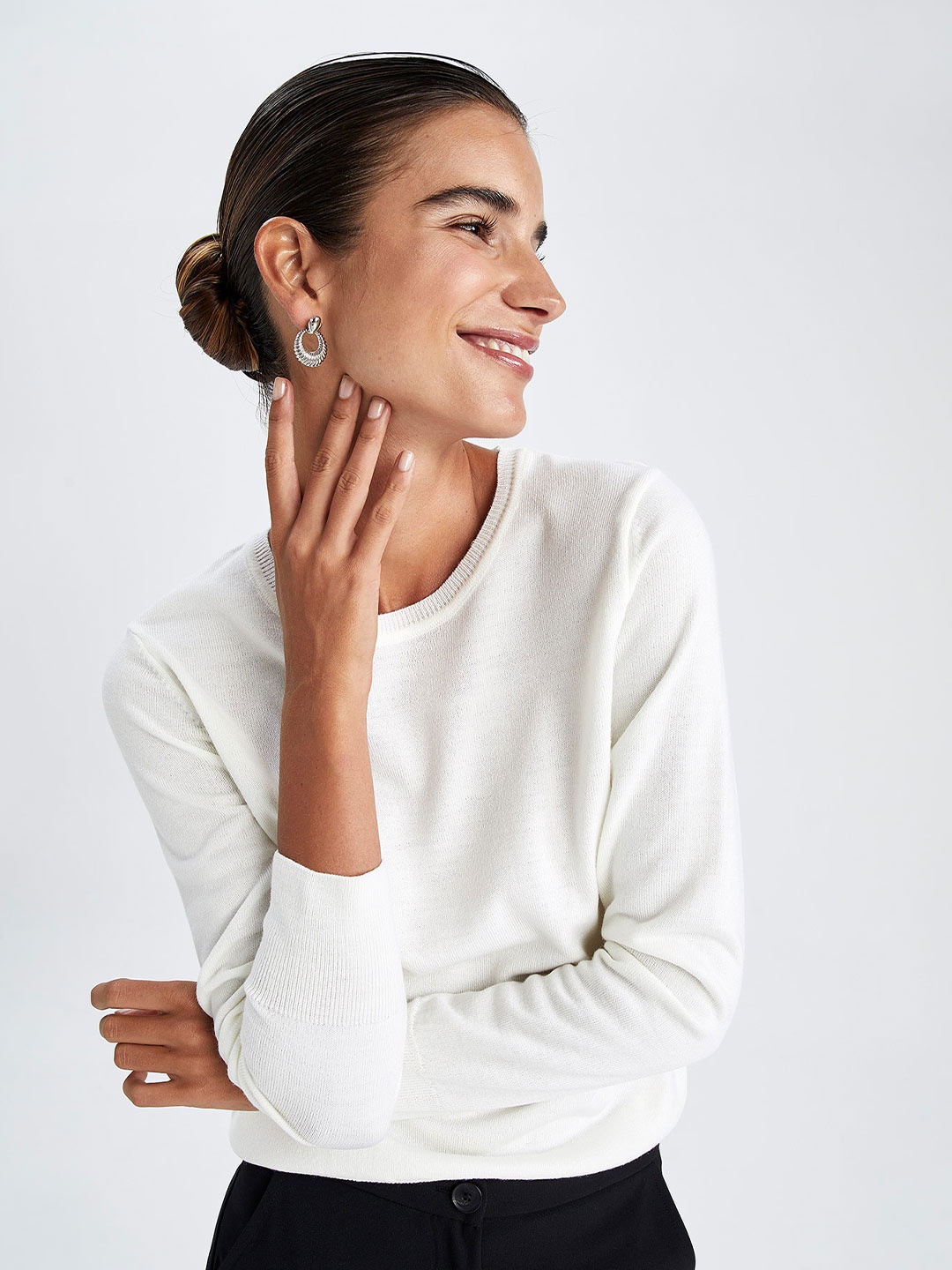 

DeFacto Round Neck Acrylic Pullover, White