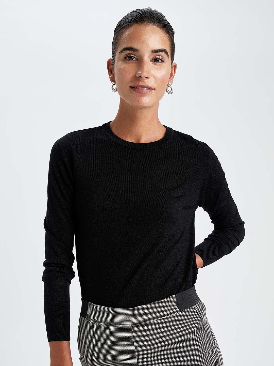 

DeFacto Round Neck Acrylic Pullover Sweaters, Black