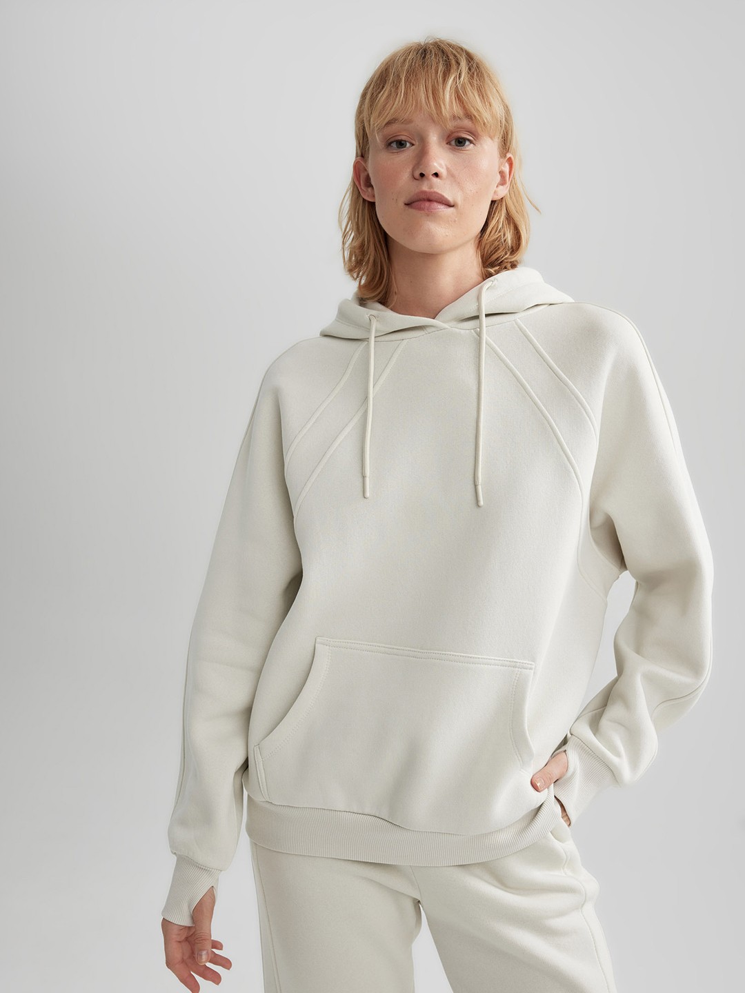 

DeFacto Long Sleeves Hooded Sweatshirt, Beige