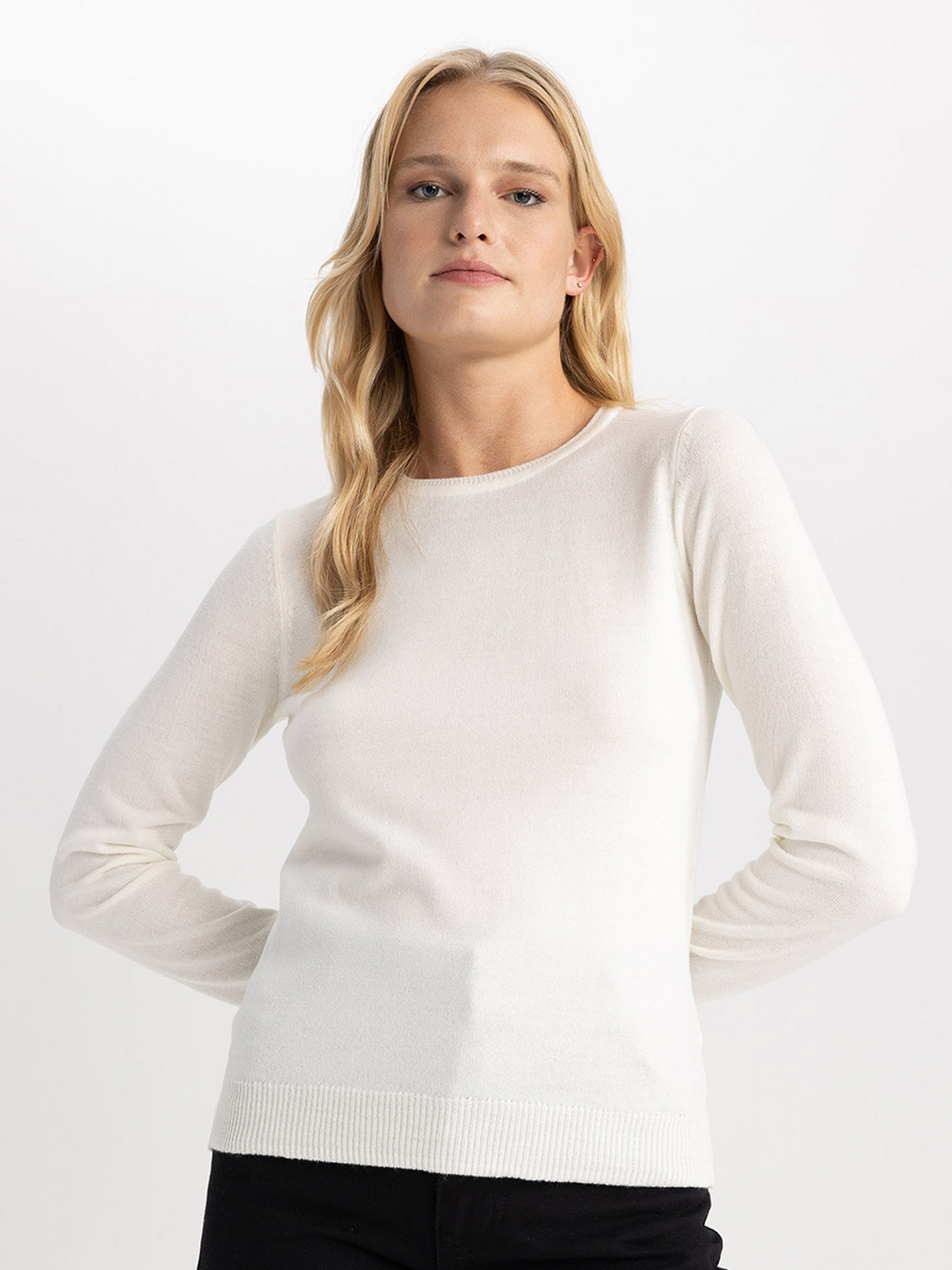

DeFacto Round Neck Acrylic Pullover Sweaters, White