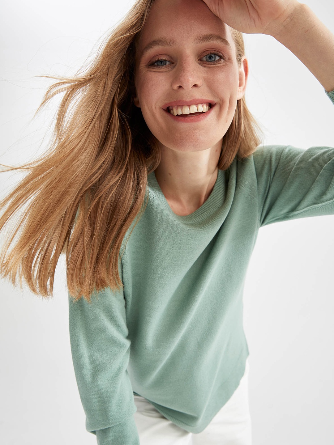 

DeFacto Round Neck Acrylic Pullover Sweaters, Green